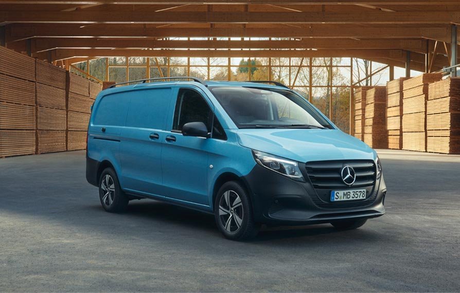 Jetzt vom Aktionspreis ab 26.388 €[3] profitieren.
Der Vito liefert genau die Flexibilität und Zuverlässigkeit, die Ihr Business im Alltag braucht. Mit Mercedes Benz PRO wird er zum intelligent vernetzten Partner, der Ihnen mit digitalen Services mehr Überblick und Unterstützung im Tagesgeschäft bietet. Entdecken Sie den Vito jetzt mit einem besonderen Vorteilsrabatt.