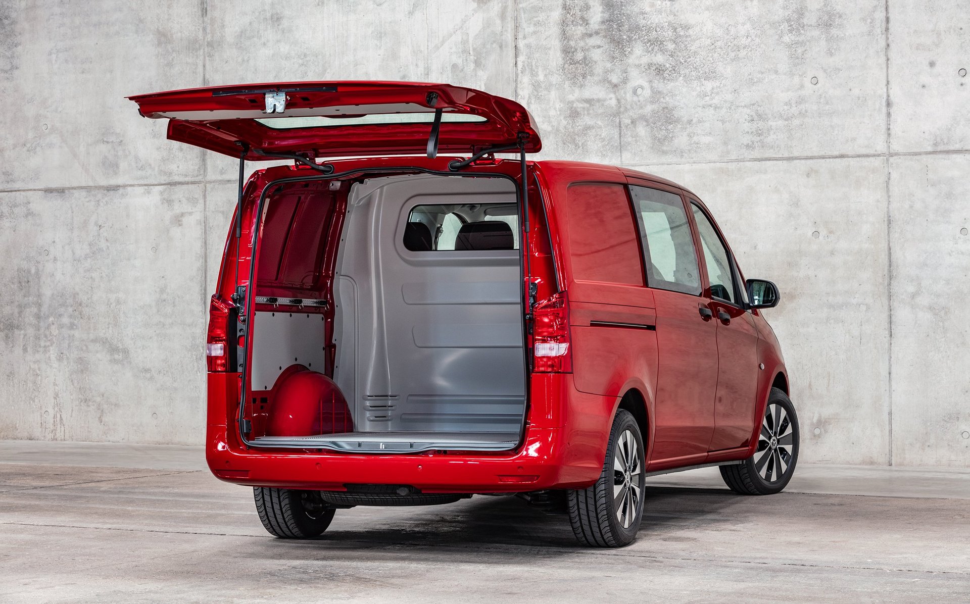 20C0092_062 Der neue Mercedes-Benz Vito Mixto
The new Mercedes-Benz Vito Mixto