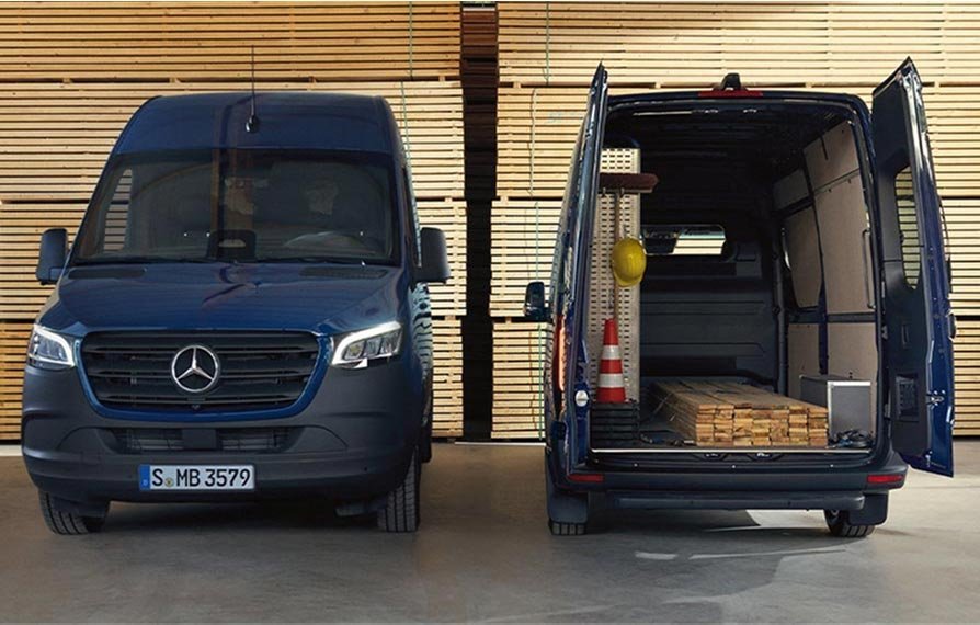 Jetzt Aktionspreis ab 25.380 €[2] sichern.&nbsp;
Mit seinem großzügigen Ladevolumen von bis zu 15,5m³, verschiedenen Längen und zwei verschiedenen Höhen, bringt der Sprinter mühelos alles unter, was Ihr Business im Alltag verlangt. Seine bewährten Stärken in Qualität, Zuverlässigkeit und Sicherheit werden durch Mercedes-Benz PRO optimal ergänzt. Profitieren Sie jetzt von einem attraktiven Vorteilsrabatt nur für kurze Zeit.