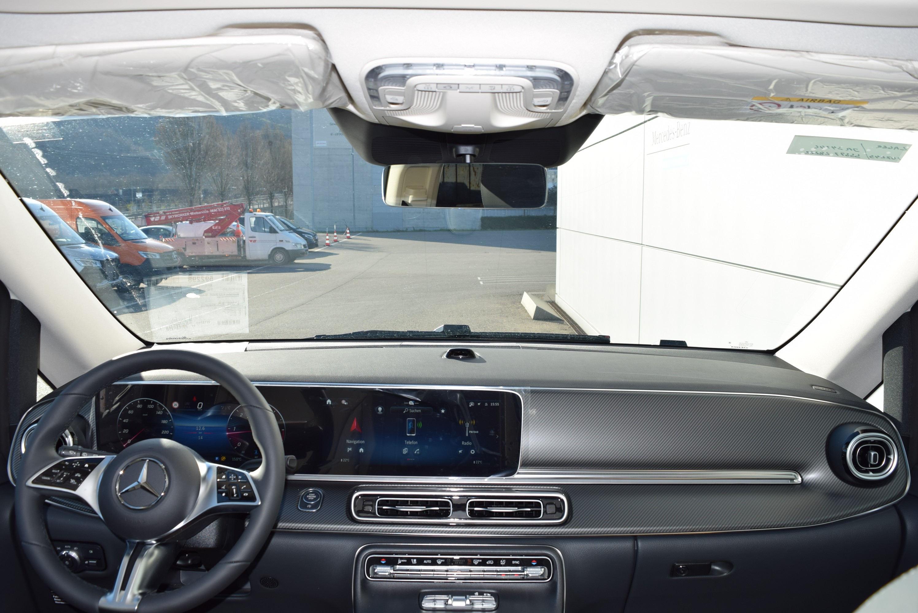 2 Cupholder aufsteckbar in Armlehnen hintenAEJ X5/1AEJ X5/2Abschliessbares HandschuhfachAirbag: Airbag BeifahrerAirbag: Airbag FahrerAirbag: Automatische Beifahrer-AirbagabschaltungAirbag: MittenairbagAirbag: Thorax-Pelvis-Sidebag BeifahrerAirbag: Thorax-Pelvis-Sidebag FahrerAirbag: Windowbags f&uuml;r Fahrer und BeifahrerAmbientebeleuchtung Marco Polo SchrankmodulAntiblockiersystem (ABS)Antriebsschlupfregelung (ASR)Assist: ATTENTION ASSISTAssist: Aktiver Abstands-Assistent DISTRONICAssist: Aktiver BremssassistentAssist: Aktiver Spurhalte-AssistentAssist: BerganfahrhilfeAssist: FahrerkameraAssist: HOLD-FunktionAssist: Intelligenter Geschwindigkeits-AssistentAssist: Mercedes-Benz NotrufsystemAssist: PRE-SAFEAssist: PannenmanagementAssist: Totwinkel-AssistentAufstelldachAufstelldach in Wagenfarbe lackiertAussensp.elektr.verst.-u.beheizb.m.integr.Blinkl.BEDIENUNGSANLEITUNG U. SERVICEHEFT-DEUTSCHBatterie zus&auml;tzlich f&uuml;r Nachr&uuml;st-VerbraucherBeleuchtete Spiegel f&uuml;r SonnenblendenBeleuchtung f&uuml;r Fussraum vorneBodenbelag Yachtoptik, hellColorverglasung im Fond, SchwarzglasDachbettDekor: DachverkleidungDekor: Innenhimmel PorzellanDekor: Zierelemente Klavierlackoptik, schwarzECO Start-Stopp-FunktionElektrik f&uuml;r Anh&auml;ngersteckdoseElektrische Fensterheber vorneElektronische ParkbremseElektronisches Stabilit&auml;ts-Programm (ESP)Fahrwerk: AGILITY CONTROL-FahrwerkFahrwerk: Allradantrieb permanentFahrzeug HVO f&auml;higFehlbetankungsschutzFenster hinten, links fest, rechts ausstellbarFenster in Heckklappe mit Wisch-/WaschanlageFenster vorn rechts, fest in Seitenwand/Schiebet&uuml;rGarantie: 3 Jahre oder 100 000 kmGenerator 14 V / 250 AGetriebe: 9G-TRONICGewichtsvariante 3.100 kgHaltegriffe f&uuml;r EinstiegHaupttank 70 LiterKindererkennung im Fahrzeug passivKlima: Halbautomatisch geregelt Klimaanlage TEMPMATICKlima: Klimaanlage halbautom. geregelt, TEMPMATIC im FondKomfort-DachbedieneinheitKomfortschliessungLackierung: Uni-Lackierung arktikweissLenkrad: LederlenkradLenkrad: Lenkrad in Neigung und H&ouml;he verstellbarLenkrad: MultifunktionslenkradLicht: Adaptives BremslichtLicht: AusstiegsleuchtenLicht: FahrlichtassistentLicht: Umfeldbeleuchtung HeckklappeMBAC - Mercedes-Benz Advanced ControlMarco PoloMedia: 2-Wege-Lautsprecher vorn und hintenMedia: Digitales Extra: Smartphone IntegrationMedia: Digitales Extra: Updates intell. Geschw.-AssistentMedia: Digitales Radio (DAB)Media: Kommunikationsmodul (LTE) f&uuml;r digitale DiensteMedia: MBUX Multimediasystem HighMedia: Vorr&uuml;stung NavigationMedia: Vorr&uuml;stung Remote Services PlusMedia: Widescreen CockpitMittelkonsole mit Staufach und Cupholder, mittlere Ausf&uuml;hrungModellpflegeNachtbeleuchtung FondPaket: Aerodynamik-PaketPaket: Park-Paket mit R&uuml;ckfahrkameraPaket: Spiegel-PaketAussenspiegel rechts und links automatisch heranklappbarInnenspiegel automatisch abblendbarLicht: Umfeldbeleuchtung in den AussenspiegelnParametrierbares SondermodulPolster: Stoff Santos schwarz MARCO POLOR&auml;der: Bereifung 235/55 R17 RFR&auml;der: KomfortbereifungR&auml;der: Reifendruck&uuml;berwachung an VA u. HA, drahtlosR&auml;der: SommerreifenSaugl&uuml;fter elektrisch Leistungsstufe 5Schiebefenster vorn links. in Seitenwand/Schiebet&uuml;rServolenkungSitze: Komfort-Beifahrersitz drehbarSitze: Komfort-Fahrersitz drehbarSitze: Lordosenst&uuml;tze BeifahrersitzSitze: Lordosenst&uuml;tze FahrersitzSitze: Sitzkissentiefenverstellung BeifahrerSitze: Sitzkissentiefenverstellung FahrerSitze: Sitzschienensystem mit SchnellverriegelungSitze: Staunetz BeifahrersitzlehneSitze: Staunetz FahrersitzlehneSteckdosen 12V f&uuml;r Sitzreihen Fond rechts u. linksStossf&auml;nger und Anbauteile in WagenfarbeTeppichboden im Fahrzeuginnenraum vorneTouchpadTrennrelais bei Batterie zus&auml;tzlichT&uuml;ren: Aktiver Feststeller Schiebet&uuml;rT&uuml;ren: HeckklappeT&uuml;ren: Kindersicherung an T&uuml;ren im FahrgastraumVliesbatterie 12 V/92 AhWarmluft-ZusatzheizungWarmluftkanal zum FahrgastraumWarndreieckWartungsintervall 40.000 kmW&auml;rmed&auml;mmendes Glas rundumZentralverriegelung mit FernbedienungZuheizer elektrischZulassung als Sonder-Kfz, WohnmobilZurr&ouml;sen f&uuml;r Sitzschienen, herausnehmbar Anh&auml;ngerkupplung Kugelkopf abnehmbarGewichtsvariante 3.200 kgKlima: Klimatisierungsautomatik THERMOTRONICMedia: Navigation zu MBUXSitze: Sitzheizung f&uuml;r BeifahrerSitze: Sitzheizung f&uuml;r FahrerT&uuml;ren: EASY-PACK-Heckklappe elektrischT&uuml;ren: Heckklappe mit separat zu &ouml;ffnender Heckscheibe