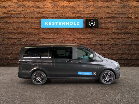 [all]Werksgarantie bis 16.06.2028 / Gratisservice 10 Jahre oder 100'000 Km, Reparaturservice 3 Jahre oder 100'000 Km ab 1.Inv. / zzgl. Ablieferungspauschale CHF 540.- // Er bietet Platz f&uuml;r bis zu 7 Personen[/all]


[all]


[/all]&nbsp; AdBlue-Tank 24 lAirbag: Airbag Fahrer und BeifahrerAirbag:Thorax Seitenairbag f&uuml;r Fahrer und BeifahrerAirbag:Window-Kopfairbag f&uuml;r Fahrer und BeifahrerAntiblockiersystem (ABS)Assist: ATTENTION ASSIST (Aufmerksamkeitsassistent)Assist: Abstandsregel-Tempomat DISTRONIC PLUSAssist: Antriebs-Schlupf-Regelung (ASR)Assist: COLLISION PREVENTION ASSISTAssist: Elektronisches Stabilit&auml;ts-Programm (ESP&reg;)Assist: Feststellbremse elektrischAssist: SeitenwindassistentAssist: Serviceintervallanzeige ASSYST mit WartungsrechnerAssist:ADAPTIVE BRAKE, Trockenbremsen bei N&auml;sse und BerganfahrhilfeAssist:Aktiver Park-Assistent, automatisches Einparken in Parkpl&auml;tze l&auml;ngs und quer zurAssist:Bremsassistent BAS mit Bremskraftunterst&uuml;tzung bei erkannten NotbremsungenAssist:Bremsbelagverschleiss-Warnanzeige durch Kontrollleuchte f&uuml;r VorderachsbremsenAssist:Crashaktive PedalanlageAssist:Fl&uuml;ssigkeitsstand-Warnanzeige f&uuml;r Kraftstoff, &Ouml;l, K&uuml;hlwasser und ScheibenwaschwasserAssist:Heizung f&uuml;r ScheibenwaschanlageAssist:Mercedes-Benz Notrufsystem und PannenmanagmentAssist:Reifenluftdruck&uuml;berwachungAssist:Scheibenwischer mit Regensensor und Tipp-WischfunktionAssist:SeitenaufprallschutzAssist:Warnsummer und Warnanzeige im Kombiinstrument f&uuml;r nicht angegurteten Fahrer undAussenspiegel, beheizt, von innen elektrisch einstellbar und in Wagenfarbe lackiert,AussentemperaturanzeigeBordkantenzierstab und Chromzierelement am HeckDekor:Innenhimmel DINAMICA, porzellanDekor:L&uuml;ftungsd&uuml;sen verchromt inklusive Label &laquo;EXCLUSIVE&raquo;DieselpartikelfilterEASY-PACK-Heckklappe mit elektrischerElektrik f&uuml;r Anh&auml;ngersteckdoseFahrwerk:Allradantrieb permanent, 4MATICFahrwerk:Direktlenkung mit geschwindigkeitsabh&auml;ngiger Lenkkraftunterst&uuml;tzung und variablerFahrwerk:Sportfahrwerk mit TieferlegungFenster fest hintenFenster fest vorne links und rechts im FahrgastraumFensterheber elektrisch mit Komfortbet&auml;tigung und EinklemmschutzGarantie: 3 Jahre oder 100'000 kmGetriebe:9G-TRONIC inklusive DIRECT SELECT W&auml;hlhebel und Lenkradschaltpaddles, AGILITYGlas-Schiebe-/Hebedach elektrisch, Panoramadach fest mit automatischer Regenschliessung,Handschuhfach abschliessbar und beleuchtetHeckscheibe heizbar mit ZeitsteuerungKlima:Klimaanlage halbautom. geregelt, TEMPMATIC im FondKlima:Klimatisierungsautomatik THERMOTRONIC mit 2 Zonen inklusive Motorrestw&auml;rmeausnutzung,Kombiinstrument mit Multifunktions-Kraftstoffbeh&auml;lter gross 70 lLackierung: Metallic-LackierungLenkrad: Lenkrad in Neigung und H&ouml;he verstellbarLenkrad:12-Tasten-Multifunktionslenkrad in Leder im 3-Speichen-Design mit 2 ChromspangenLicht: Fahrlichtassistent (automatisches Fahrlicht)Licht:Adaptives Bremslicht blinkendLicht:Ambientebeleuchtung, vorne unter den Zierelementen und in den Schiebet&uuml;ren,Licht:Ausstiegsleuchten in den Seitent&uuml;renLicht:Blinker mit Komfort-Tipp-SchaltungLicht:Einstiegsschienen beleuchtet in Schiebet&uuml;renLicht:Reflexionsscheinwerfer H7 inkl. TagfahrlichtLuftzuheizer elektrisch in Frontheizung (PTC-Element)Media: Akustik-PaketMedia: Burmester Surround SoundsystemMedia: Digitales Radio (DAB)Media:Erweiterte Konnektivit&auml;t. 3 Jahre Laufzeit inklusiveMedia:Komm.-Modul LTE f&uuml;r digitale DiensteMedia:Multimediasystem MBUX 10.25 Zoll, Navigation und DAB+Media:Radioantenne in Winschutzscheibe integriertMittelkonsole mit K&uuml;hlfachMittelkonsole mit StaufachPaket: Fahrassistenz-PaketPaket: Park-Paket mit 360 -KameraPaket:Design-Paket Interieur mit AVANTGARDEPaket:Spiegel-Paket, bestehend aus Aussen- und Innenspiegel automatisch abblendbar,Polster: Polsterung Leder NappaReiserechner im Multifunktionsdisplay mit MomentanverbrauchsanzeigeR&auml;der: Leichtmetallr&auml;der im 16-Speichen-Design 8,0x19JR&auml;der:Stahlfelgen mit Radvollabdeckungen 6,5Jx17Sitze: Beifahrersitz elektrisch verstellbar mit MemorySitze: Beifahrersitz heizbarSitze: Fahrersitz elektrisch verstellbar mit MemorySitze: Fahrersitz heizbarSitze: Lordosenst&uuml;tze BeifahrersitzSitze: Lordosenst&uuml;tze FahrersitzSitze:4 Einzelsitze im FondSitze:ISOFIX Kindersitzbefestigung im FondSitze:Komfortsitze Fahrer/BeifahrerSitze:Sicherheitsgurte 3-Punkt inklusive Gurth&ouml;henanpassung mechanisch, Komfort-Automatik,Sonnenblenden mit Kosmetikspiegel und Kartenhalter, beleuchtet und seitlichStaunetz Fahrer- und BeifahrersitzlehneSteckdosen 12V im Fond links und rechtsT&uuml;ren: Heckklappe mit Fenster inkl. Heckscheibenheizung und Wisch-WaschanlageT&uuml;ren: Kindersicherung mechanisch in den Schiebet&uuml;renT&uuml;ren: Schiebet&uuml;re links und rechtsT&uuml;ren:Elektrische Bet&auml;tigung f&uuml;r Schiebet&uuml;r linksT&uuml;ren:Elektrische Bet&auml;tigung f&uuml;r Schiebet&uuml;r rechtsT&uuml;ren:Heckklappe mit separat zu &ouml;ffnende HeckscheibeVerbandstascheVliesbatterie 12 V, 92 AhWarmluftkanal zum FahrgastraumWarmwasser-Zusatzheizung als Standheizung und Standbel&uuml;ftungWarndreieckWegfahrsperre elektronisch inklusive Schliessanlage mit 3-Kanal-Funk-FernbedienungW&auml;rmed&auml;mmendes Glass rundumZentralverriegelung mit Innenschalter, automatischer Verriegelung (abschaltbar) undZusatzw&auml;rmetauscher mit Luftf&uuml;hrung, 3-stufiges Gebl&auml;se Fahrgastraum