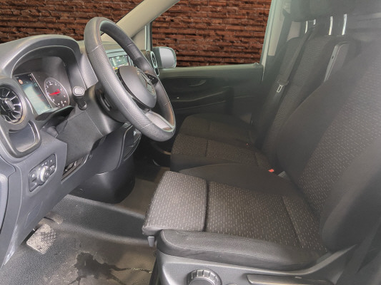 [all]Werksgarantie bis 18.08.2027 / Gratisservice 10 Jahre oder 100'000 Km, Reparaturservice 3 Jahre oder 100'000 Km ab 1.Inv. / zzgl. Ablieferungspauschale CHF 540.- // Er bietet Platz f&uuml;r bis zu 3 Pl&auml;tze[/all]


[all]
DIGITALES RADIO (DAB),Elektrik f&uuml;r Anh&auml;ngersteckdose,Vorr&uuml;stung Navigation,MBUX Multimediasystem,Au&szlig;enspiegel heizbar und elektrisch verstellbar,Kastenwagen,Heckkamera nicht einklappbar,Klimazone 1,Totwinkel-Assistent,Aktiver Spurhalte-Assistent,Park-Paket mit R&uuml;ckfahrkamera,Fahrlichtassistent,ECO Start-Stopp-Funktion,TEMPOMAT,Beifahrersitz Zweisitzer,Stoff Caluma schwarz,Heckt&uuml;ren, zweifl&uuml;gelig, &Ouml;ffnung bis Seitenwand,Gewichtsvariante 3.000 kg,PRO
[/all]&nbsp; Abschliessbares HandschuhfachAirbag: Airbag BeifahrerAirbag: Airbag FahrerseiteAntiblockiersystem (ABS)Assist: ATTENTION ASSISTAssist: Aktiver BremssassistentAssist: Aktiver Spurhalte-AssistentAssist: BerganfahrhilfeAssist: Feststellbremse elektrischAssist: HOLD-FunktionAssist: Intelligenter Geschwindigkeits-AssistentAssist: Mercedes-Benz NotrufsystemAssist: PannenmanagementAssist: R&uuml;ckfahrkameraAssist: TempomatAssist: Totwinkel-AssistentAussenspiegel heizbar und elektrisch verstellbarBefestigungspunkte im DachrahmenDekor:Innenverkleidung Laderaum, seitlichECO Start-Stopp-FunktionEMISSIONSKLASSE EURO 6e RDE5 N1 GR.III/N2Elektrik f&uuml;r Anh&auml;ngersteckdoseElektrische Fensterheber vorneElektronisches Stabilit&auml;ts-Programm (ESP)Fahrwerk: Allradantrieb permanentFahrwerk: BasisfahrwerkGarantie: 3 Jahre oder 100 000 kmGenerator 14 V / 250 AGeschwindigkeitsbegrenzung 210 km/hGetriebe: 9G-TRONICGewichtsvariante 2.800 kgHaupttank 70 LiterKlima: Halbautomatisch geregelt Klimaanlage TEMPMATICKomfortschliessungLackierung: Uni-Lackierung arktikweissLenkrad: Lenkrad in Neigung und H&ouml;he verstellbarLenkrad: MultifunktionslenkradLicht: Adaptives BremslichtLicht: FahrlichtassistentLicht: Scheinwerfer HalogenMedia: 2-Wege-Lautsprecher vornMedia: Digitales Extra: Updates intell. Geschw.-AssistentMedia: Digitales Radio (DAB)Media: Kombiinstrument mit FarbdisplayMedia: Kommunikationsmodul (LTE) f&uuml;r digitale DiensteMedia: MBUX MultimediasystemMedia: Vorr&uuml;stung NavigationMedia: Vorr&uuml;stung Remote Services PlusModellpflegeMulti-Tasten FunkfernbedienungPROPolster: Stoff Caluma schwarzR&auml;der: Bereifung 225/55 R17R&auml;der: RadvollabdeckungR&auml;der: Reifendruck&uuml;berwachung an VA u. HA, drahtlosR&auml;der: SommerreifenR&auml;der: Stahlr&auml;der 6,5 J x 17ServolenkungSitze: Komfort-BeifahrersitzSitze: Komfort-FahrersitzSitze: Lordosenst&uuml;tze BeifahrersitzSitze: Lordosenst&uuml;tze FahrersitzSitze: Sitzkissentiefenverstellung BeifahrerSitze: Sitzkissentiefenverstellung FahrerTrennwand durchgehendT&uuml;ren: HeckklappeVliesbatterie 12 V/92 AhWarndreieckWartungsintervall 40.000 kmWegfahrsperre elektronischW&auml;rmed&auml;mmendes Glas rundumZentralverriegelungZwei Cupholder