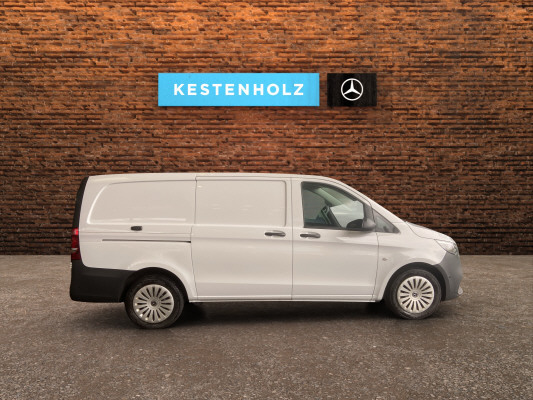 [all]Werksgarantie bis 18.08.2027 / Gratisservice 10 Jahre oder 100'000 Km, Reparaturservice 3 Jahre oder 100'000 Km ab 1.Inv. / zzgl. Ablieferungspauschale CHF 540.- // Er bietet Platz f&uuml;r bis zu 3 Pl&auml;tze[/all]


[all]
DIGITALES RADIO (DAB),Elektrik f&uuml;r Anh&auml;ngersteckdose,Vorr&uuml;stung Navigation,MBUX Multimediasystem,Au&szlig;enspiegel heizbar und elektrisch verstellbar,Kastenwagen,Heckkamera nicht einklappbar,Klimazone 1,Totwinkel-Assistent,Aktiver Spurhalte-Assistent,Park-Paket mit R&uuml;ckfahrkamera,Fahrlichtassistent,ECO Start-Stopp-Funktion,TEMPOMAT,Beifahrersitz Zweisitzer,Stoff Caluma schwarz,Heckt&uuml;ren, zweifl&uuml;gelig, &Ouml;ffnung bis Seitenwand,Gewichtsvariante 3.000 kg,PRO
[/all]&nbsp; Abschliessbares HandschuhfachAirbag: Airbag BeifahrerAirbag: Airbag FahrerseiteAntiblockiersystem (ABS)Assist: ATTENTION ASSISTAssist: Aktiver BremssassistentAssist: Aktiver Spurhalte-AssistentAssist: BerganfahrhilfeAssist: Feststellbremse elektrischAssist: HOLD-FunktionAssist: Intelligenter Geschwindigkeits-AssistentAssist: Mercedes-Benz NotrufsystemAssist: PannenmanagementAssist: R&uuml;ckfahrkameraAssist: TempomatAssist: Totwinkel-AssistentAussenspiegel heizbar und elektrisch verstellbarBefestigungspunkte im DachrahmenDekor:Innenverkleidung Laderaum, seitlichECO Start-Stopp-FunktionEMISSIONSKLASSE EURO 6e RDE5 N1 GR.III/N2Elektrik f&uuml;r Anh&auml;ngersteckdoseElektrische Fensterheber vorneElektronisches Stabilit&auml;ts-Programm (ESP)Fahrwerk: Allradantrieb permanentFahrwerk: BasisfahrwerkGarantie: 3 Jahre oder 100 000 kmGenerator 14 V / 250 AGeschwindigkeitsbegrenzung 210 km/hGetriebe: 9G-TRONICGewichtsvariante 2.800 kgHaupttank 70 LiterKlima: Halbautomatisch geregelt Klimaanlage TEMPMATICKomfortschliessungLackierung: Uni-Lackierung arktikweissLenkrad: Lenkrad in Neigung und H&ouml;he verstellbarLenkrad: MultifunktionslenkradLicht: Adaptives BremslichtLicht: FahrlichtassistentLicht: Scheinwerfer HalogenMedia: 2-Wege-Lautsprecher vornMedia: Digitales Extra: Updates intell. Geschw.-AssistentMedia: Digitales Radio (DAB)Media: Kombiinstrument mit FarbdisplayMedia: Kommunikationsmodul (LTE) f&uuml;r digitale DiensteMedia: MBUX MultimediasystemMedia: Vorr&uuml;stung NavigationMedia: Vorr&uuml;stung Remote Services PlusModellpflegeMulti-Tasten FunkfernbedienungPROPolster: Stoff Caluma schwarzR&auml;der: Bereifung 225/55 R17R&auml;der: RadvollabdeckungR&auml;der: Reifendruck&uuml;berwachung an VA u. HA, drahtlosR&auml;der: SommerreifenR&auml;der: Stahlr&auml;der 6,5 J x 17ServolenkungSitze: Komfort-BeifahrersitzSitze: Komfort-FahrersitzSitze: Lordosenst&uuml;tze BeifahrersitzSitze: Lordosenst&uuml;tze FahrersitzSitze: Sitzkissentiefenverstellung BeifahrerSitze: Sitzkissentiefenverstellung FahrerTrennwand durchgehendT&uuml;ren: HeckklappeVliesbatterie 12 V/92 AhWarndreieckWartungsintervall 40.000 kmWegfahrsperre elektronischW&auml;rmed&auml;mmendes Glas rundumZentralverriegelungZwei Cupholder