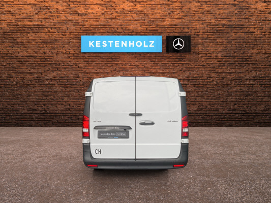 [all]Werksgarantie bis 18.08.2027 / Gratisservice 10 Jahre oder 100'000 Km, Reparaturservice 3 Jahre oder 100'000 Km ab 1.Inv. / zzgl. Ablieferungspauschale CHF 540.- // Er bietet Platz f&uuml;r bis zu 3 Pl&auml;tze[/all]


[all]
DIGITALES RADIO (DAB),Elektrik f&uuml;r Anh&auml;ngersteckdose,Vorr&uuml;stung Navigation,MBUX Multimediasystem,Au&szlig;enspiegel heizbar und elektrisch verstellbar,Kastenwagen,Heckkamera nicht einklappbar,Klimazone 1,Totwinkel-Assistent,Aktiver Spurhalte-Assistent,Park-Paket mit R&uuml;ckfahrkamera,Fahrlichtassistent,ECO Start-Stopp-Funktion,TEMPOMAT,Beifahrersitz Zweisitzer,Stoff Caluma schwarz,Heckt&uuml;ren, zweifl&uuml;gelig, &Ouml;ffnung bis Seitenwand,Gewichtsvariante 3.000 kg,PRO
[/all]&nbsp; Abschliessbares HandschuhfachAirbag: Airbag BeifahrerAirbag: Airbag FahrerseiteAntiblockiersystem (ABS)Assist: ATTENTION ASSISTAssist: Aktiver BremssassistentAssist: Aktiver Spurhalte-AssistentAssist: BerganfahrhilfeAssist: Feststellbremse elektrischAssist: HOLD-FunktionAssist: Intelligenter Geschwindigkeits-AssistentAssist: Mercedes-Benz NotrufsystemAssist: PannenmanagementAssist: R&uuml;ckfahrkameraAssist: TempomatAssist: Totwinkel-AssistentAussenspiegel heizbar und elektrisch verstellbarBefestigungspunkte im DachrahmenDekor:Innenverkleidung Laderaum, seitlichECO Start-Stopp-FunktionEMISSIONSKLASSE EURO 6e RDE5 N1 GR.III/N2Elektrik f&uuml;r Anh&auml;ngersteckdoseElektrische Fensterheber vorneElektronisches Stabilit&auml;ts-Programm (ESP)Fahrwerk: Allradantrieb permanentFahrwerk: BasisfahrwerkGarantie: 3 Jahre oder 100 000 kmGenerator 14 V / 250 AGeschwindigkeitsbegrenzung 210 km/hGetriebe: 9G-TRONICGewichtsvariante 2.800 kgHaupttank 70 LiterKlima: Halbautomatisch geregelt Klimaanlage TEMPMATICKomfortschliessungLackierung: Uni-Lackierung arktikweissLenkrad: Lenkrad in Neigung und H&ouml;he verstellbarLenkrad: MultifunktionslenkradLicht: Adaptives BremslichtLicht: FahrlichtassistentLicht: Scheinwerfer HalogenMedia: 2-Wege-Lautsprecher vornMedia: Digitales Extra: Updates intell. Geschw.-AssistentMedia: Digitales Radio (DAB)Media: Kombiinstrument mit FarbdisplayMedia: Kommunikationsmodul (LTE) f&uuml;r digitale DiensteMedia: MBUX MultimediasystemMedia: Vorr&uuml;stung NavigationMedia: Vorr&uuml;stung Remote Services PlusModellpflegeMulti-Tasten FunkfernbedienungPROPolster: Stoff Caluma schwarzR&auml;der: Bereifung 225/55 R17R&auml;der: RadvollabdeckungR&auml;der: Reifendruck&uuml;berwachung an VA u. HA, drahtlosR&auml;der: SommerreifenR&auml;der: Stahlr&auml;der 6,5 J x 17ServolenkungSitze: Komfort-BeifahrersitzSitze: Komfort-FahrersitzSitze: Lordosenst&uuml;tze BeifahrersitzSitze: Lordosenst&uuml;tze FahrersitzSitze: Sitzkissentiefenverstellung BeifahrerSitze: Sitzkissentiefenverstellung FahrerTrennwand durchgehendT&uuml;ren: HeckklappeVliesbatterie 12 V/92 AhWarndreieckWartungsintervall 40.000 kmWegfahrsperre elektronischW&auml;rmed&auml;mmendes Glas rundumZentralverriegelungZwei Cupholder