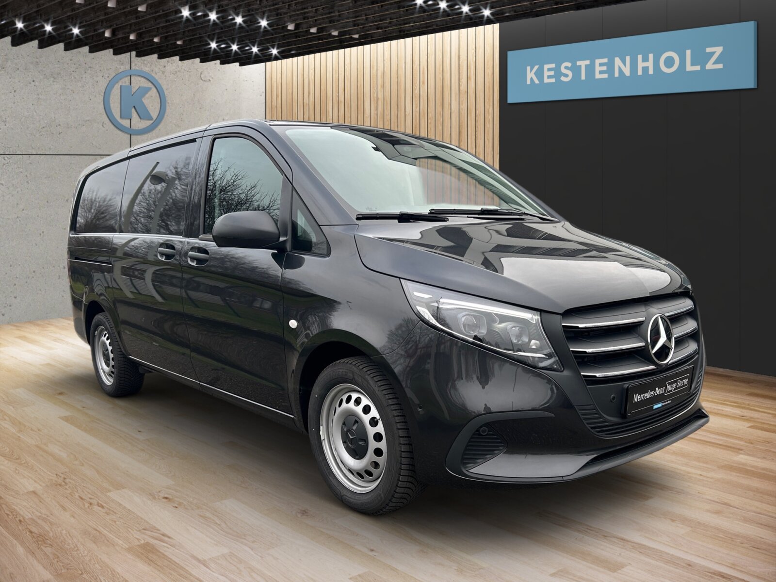 Ausstattungslinien und -Pakete:  BlueEFFICIENCY-Paket:  Chrom Interieur-Paket:  Modellgeneration 2,   Paket BAUSTELLE,   Park-Paket mit Rückfahrkamera:  Pro,   Spiegel-Paket Vito:Exterieur:  Anhängelast 2500 kg:  Anhängerkupplung Kugelkopf fest:  Außenspiegel elektrisch heranklappbar:  Außenspiegel heizbar und elektrisch verstellbar,   Baureihe C447 Vito/V-Klasse:  Befestigungspunkte im Dachrahmen,   CO2-optimierte Bremsanlage,   Fenster in Heckklappe mit Wisch- und Waschanlage,   Generator 14 V / 250 A:  Gewichtsvariante 2.800 kg:  Haupttank 70 Liter:  Heckkamera nicht einklappbar,   Hecktür zweiflügelig 180 Grad ohne Fenster:  Heizung für Scheibenwaschanlage:  Kastenwagen:  Komplettfahrzeug,   Kühlergrill verchromt,   Metallic-Lack:  Multibeam LED: Fernlichtassistent Adaptive plus,   Radstand 3200 mm, Überhang lang,   Reserverad mit Wagenheber,   Schiebetür links:  Schweißmuttern Seitenwand für Ausbauten,   Stahlräder 6,5 J x 17,   Steuercode Umstellung WLTP,   Steuercode Zertifizierung II,   Stoßfänger und Anbauteile in Wagenfarbe lackiertInterieur:  Beifahrersitz Zweisitzer:  Digitaler Innenspiegel,   Holzfußboden,   Innenverkleidung Laderaum, obere Felder,   Innenverkleidung Laderaum, seitlich,   Klimatisierungsautomatik Thermotronic:  Komfort Fahrersitz:  Lastenverankerungsschienensystem,   LED-Lichtband im Laderaum:  Lederlenkrad:  Linkslenker,   Lordosenstütze Fahrersitz,   Sitzbelegungserkennung Fahrersitz:  Sitzheizung für Beifahrer:  Sitzheizung für Fahrer:  Sitzkissentiefenverstellung Fahrer,   Stoff Caluma schwarz,   Trennwand durchgehend:  Zurrschienen Seitenwand an BrüstungsgurtMultimedia:  2-Wege-Lautsprecher vorne,   Digitales Extra: Festplatten-Navigation,   Digitales Extra: Remote Services Plus,   Digitales Extra: Smartphone Integration,   Digitales Radio (DAB):  Kommunikationsmodul (LTE) für digitale Dienste:  Live Traffic Information,   MBUX Multimediasystem:  Mercedes-Benz Notrufsystem:Komfort und Umwelt:  9G-TRONIC:  Abgasreinigung SCR Generation 4,   Aktiver Spurhalte-Assistent:  Attention Assist:  Berganfahrhilfe:  Colorverglasung im Fond, Schwarzglas:  ECO Start-Stop Funktion:  Emissionsklasse  Euro 5b+ N1 GR.III/N2:  Fahrlichtassistent,   Innen- und Umfeldbeleuchtung Kastenwagen,   Intelligenter Geschwindigkeitsassistent (ISA),   Kofferraum-Komfortschließung,   Lenkrad in Neigung und Höhe verstellbar,   Multi-Tasten Funkfernbedienung,   Multifunktionslenkrad:  Nachtbeleuchtung,   Sauglüfter elektrisch Leistungsstufe 5,   Tempomat:  Totwinkel-Assistent:  Verkehrszeichen-Assistent:  Zuheizer  elektrischSicherheit:  Aktiver Brems-Assistent:  Beifahrerairbag,   Bremskraftverstärkerausfallkompensierung,   elek. Feststellbremse,   HOLD-Funktion:  Reifendrucküberwachung an VA u. HA, drahtlos:Zustand/Papiere:  Modellpflege:  Wartungsintervall 40.000 km,   Zulassung als LKW:Weiteres:  AEJ X4/1,   AEJ X4/2,   Entfall Radvollabdeckung,   Fahrzeug HVO fähig,   Hersteller Mercedes-Benz AG,   Kundenauftrag VdZ,   Mopf II,   Pannenmanagement,   Schilder / Druckschriften deutsch,   Steuercode Modellpflege,   Vertriebskennzeichen 0,   VIN codierte Fahrzeugdaten mit Prüfziffer,   Änderungsjahr G4-II,   Geschwindigkeitsbegrenzung 210 km/h,   Hinterachswellenfabrikat Neapco,   Modelljahr 5,   Motor OM 654 DE 20 LA 140 kW (190 PS) 3800/min.
