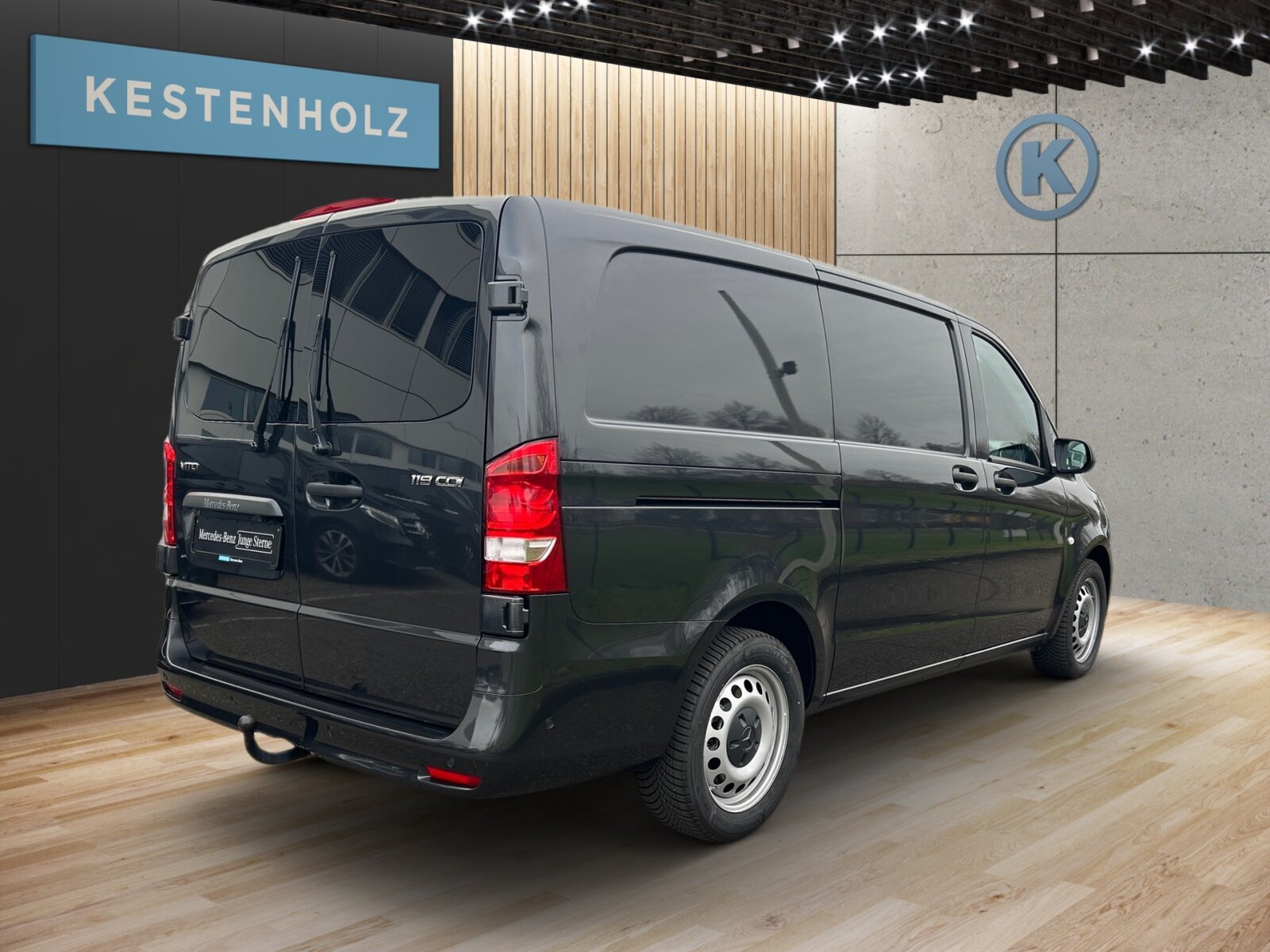 Ausstattungslinien und -Pakete:  BlueEFFICIENCY-Paket:  Chrom Interieur-Paket:  Modellgeneration 2,   Paket BAUSTELLE,   Park-Paket mit Rückfahrkamera:  Pro,   Spiegel-Paket Vito:Exterieur:  Anhängelast 2500 kg:  Anhängerkupplung Kugelkopf fest:  Außenspiegel elektrisch heranklappbar:  Außenspiegel heizbar und elektrisch verstellbar,   Baureihe C447 Vito/V-Klasse:  Befestigungspunkte im Dachrahmen,   CO2-optimierte Bremsanlage,   Fenster in Heckklappe mit Wisch- und Waschanlage,   Generator 14 V / 250 A:  Gewichtsvariante 2.800 kg:  Haupttank 70 Liter:  Heckkamera nicht einklappbar,   Hecktür zweiflügelig 180 Grad ohne Fenster:  Heizung für Scheibenwaschanlage:  Kastenwagen:  Komplettfahrzeug,   Kühlergrill verchromt,   Metallic-Lack:  Multibeam LED: Fernlichtassistent Adaptive plus,   Radstand 3200 mm, Überhang lang,   Reserverad mit Wagenheber,   Schiebetür links:  Schweißmuttern Seitenwand für Ausbauten,   Stahlräder 6,5 J x 17,   Steuercode Umstellung WLTP,   Steuercode Zertifizierung II,   Stoßfänger und Anbauteile in Wagenfarbe lackiertInterieur:  Beifahrersitz Zweisitzer:  Digitaler Innenspiegel,   Holzfußboden,   Innenverkleidung Laderaum, obere Felder,   Innenverkleidung Laderaum, seitlich,   Klimatisierungsautomatik Thermotronic:  Komfort Fahrersitz:  Lastenverankerungsschienensystem,   LED-Lichtband im Laderaum:  Lederlenkrad:  Linkslenker,   Lordosenstütze Fahrersitz,   Sitzbelegungserkennung Fahrersitz:  Sitzheizung für Beifahrer:  Sitzheizung für Fahrer:  Sitzkissentiefenverstellung Fahrer,   Stoff Caluma schwarz,   Trennwand durchgehend:  Zurrschienen Seitenwand an BrüstungsgurtMultimedia:  2-Wege-Lautsprecher vorne,   Digitales Extra: Festplatten-Navigation,   Digitales Extra: Remote Services Plus,   Digitales Extra: Smartphone Integration,   Digitales Radio (DAB):  Kommunikationsmodul (LTE) für digitale Dienste:  Live Traffic Information,   MBUX Multimediasystem:  Mercedes-Benz Notrufsystem:Komfort und Umwelt:  9G-TRONIC:  Abgasreinigung SCR Generation 4,   Aktiver Spurhalte-Assistent:  Attention Assist:  Berganfahrhilfe:  Colorverglasung im Fond, Schwarzglas:  ECO Start-Stop Funktion:  Emissionsklasse  Euro 5b+ N1 GR.III/N2:  Fahrlichtassistent,   Innen- und Umfeldbeleuchtung Kastenwagen,   Intelligenter Geschwindigkeitsassistent (ISA),   Kofferraum-Komfortschließung,   Lenkrad in Neigung und Höhe verstellbar,   Multi-Tasten Funkfernbedienung,   Multifunktionslenkrad:  Nachtbeleuchtung,   Sauglüfter elektrisch Leistungsstufe 5,   Tempomat:  Totwinkel-Assistent:  Verkehrszeichen-Assistent:  Zuheizer  elektrischSicherheit:  Aktiver Brems-Assistent:  Beifahrerairbag,   Bremskraftverstärkerausfallkompensierung,   elek. Feststellbremse,   HOLD-Funktion:  Reifendrucküberwachung an VA u. HA, drahtlos:Zustand/Papiere:  Modellpflege:  Wartungsintervall 40.000 km,   Zulassung als LKW:Weiteres:  AEJ X4/1,   AEJ X4/2,   Entfall Radvollabdeckung,   Fahrzeug HVO fähig,   Hersteller Mercedes-Benz AG,   Kundenauftrag VdZ,   Mopf II,   Pannenmanagement,   Schilder / Druckschriften deutsch,   Steuercode Modellpflege,   Vertriebskennzeichen 0,   VIN codierte Fahrzeugdaten mit Prüfziffer,   Änderungsjahr G4-II,   Geschwindigkeitsbegrenzung 210 km/h,   Hinterachswellenfabrikat Neapco,   Modelljahr 5,   Motor OM 654 DE 20 LA 140 kW (190 PS) 3800/min.