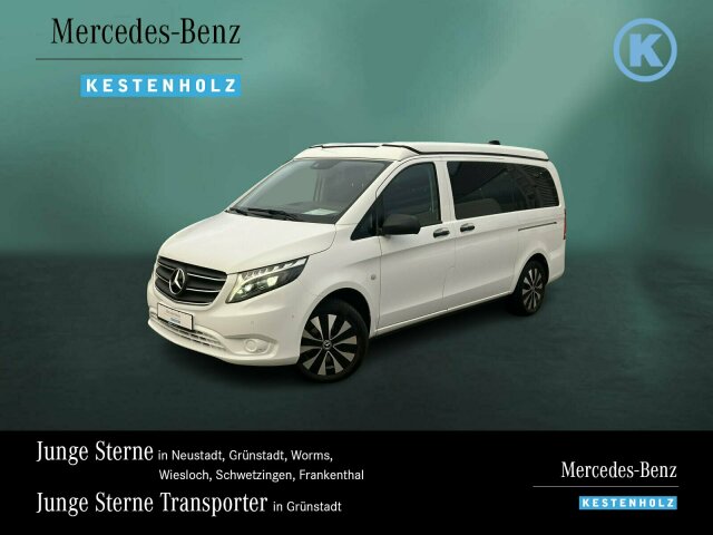 Interne Fahrzeugnr.:: 0923416Ausstattungslinien und -Pakete:  Aerodynamik-Paket,   Basic,   BlueEFFICIENCY-Paket,   Chrom Interieur-Paket,   Liege-Paket,   Modellgeneration 1,   Spur-Paket,   Tourer PROExterieur:  Änderungsjahr G3-I,   Aktiver Feststeller Schiebetür,   Außenspiegel heizbar und elektrisch verstellbar,   Basisfahrwerk,   Baureihe C447 Vito/V-Klasse,   Befestigungspunkte im Dachrahmen,   CO2-optimierte Bremsanlage,   Dachverkleidung,   Elektrik für Anhängersteckdose,   Fehlbetankungsschutz,   Fenster in Heckklappe mit Wisch- und Waschanlage,   Fenster vorn links, fest in Seitenwand/Schiebetür,   Generator 14 V / 250 A,   Gewichtsvariante 3.100 kg,   Haupttank 70 Liter,   Heckklappe,   Hinterachswellenfabrikat IFA,   Inland - Code,   Kombifahrzeug,   Komplettfahrzeug,   Kältemittel R-1234yf,   Kühlergrill verchromt,   LED Intelligent Light System,   Leichtmetallräder 7,0Jx17 5-Doppelspeich.-Design,   Pufferbatterie für Startvorgang,   Räderfabrikat Ronal,   Schiebetür links,   Schluss-, Brems- und Blinklicht in LED-Technik,   Steuercode Umstellung WLTP,   Stoßfänger und Anbauteile in Wagenfarbe lackiert,   Umfeldbeleuchtung Heckklappe,   VIN von außen sichtbar,   Vliesbatterie 12 V 92 Ah,   Wärmedämmendes Glas rundumInterieur:  3er-Sitzbank als Komfortliege, 2.Fondsitzreihe,   Abschließbares Handschuhfach,   Beleuchtung im Haltegriff Fond mit Lesespot,   Cupholder aufsteckbar in Armlehnen hinten,   Doppelcupholder Cockpit mittig,   Fenster fest hinten,   Haltegriff im Fond,   Innenspiegel,   Innenverkleidung gehobene Ausführung,   Klemmleiste für Elektroanschluss,   Komfort-Beifahrersitz drehbar,   Komfort-Dachbedieneinheit,   Komfort-Fahrersitz drehbar,   Lederlenkrad,   Linkslenker,   Sitzheizung für Beifahrer,   Sitzheizung für Fahrer,   Sitzschienensystem mit Schnellverriegelung,   Steckdose 12 V Kofferraum / Laderaum,   Steckdosen 12V für Sitzreihen Fond rechts u. links,   Stoff Santos schwarz,   Warmluftkanal zum FahrgastraumMultimedia:  2-Wege-Lautsprecher vorn und hinten,   Audio 40,   Digitales Extra: Remote Services Plus,   Digitales Radio (DAB),   Kombiinstrument (Pixel-Matrix-Display),   Kommunikationsmodul (LTE) für digitale Dienste,   Live Traffic Information,   Mercedes-Benz NotrufsystemKomfort und Umwelt:  9G-TRONIC,   Abgasreinigung SCR Generation 4,   Allrad permanent,   Attention Assist,   Berganfahrhilfe,   Colorverglasung im Fond, Schwarzglas,   ECO Start-Stop Funktion,   Emissionsklasse Euro 6d-TEMP M/N1 GR. II,   Fahrlichtassistent,   Haltegriff für Einstieg,   Lenkrad in Neigung und Höhe verstellbar,   Mercedes-Benz MobiloVan mit DSB und GgD,   Multifunktionslenkrad mit Reiserechner,   Parktronic,   Regensensor,   Spurhalteassistent,   Totwinkel-Assistent,   Zuheizer  elektrischSicherheit:  Adaptives Bremslicht,   Aktiver Abstands-Assistent DISTRONIC,   Aktiver Brems-Assistent,   Beifahrerairbag,   Fußgängerschutz,   Gurtwarneinrichtung für Beifahrer,   HOLD-Funktion,   Kindersicherung an Türen im Fahrgastraum,   Reifendrucküberwachung an VA u. HA, drahtlos,   Thorax-Pelvis-Sidebag Beifahrer,   Thorax-Pelvis-Sidebag Fahrer,   Verbandtasche,   Warndreieck,   Warnlampe für Wischwasserfüllstand,   Wegfall Windowbag A-BZustand/Papiere:  COC-Papiere,   Modellpflege,   Premiumschutz Reifen (3 Jahre),   Wartungsintervall 40.000 km,   Zulassung als PKWWeiteres:  Europa,   Fahrzeug HVO fähig,   Fenster v. rechts, fest in Seitenwand/Schiebetür,   halbautomatisch geregelt Klimaanlage TEMPMATIC,   Hersteller Mercedes-Benz AG,   Komfort-Öffnung u.Schließung mit IR-Fernbedienung,   Kunstoffboden TPO im Fahrgastraum,   Pannenmanagement,   Region EU/ EFTA,   Schilder / Druckschriften deutsch,   Steuercode Entwicklung,   Steuercode Modellpflege,   VIN codierte Fahrzeugdaten mit Prüfziffer,   Geschwindigkeitsbegrenzung 210 km/h,   Modelljahr 3,   Motor OM 654 DE 20 LA 140 kW (190 PS) 3800/min.