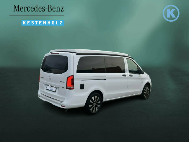 Interne Fahrzeugnr.:: 0923416Ausstattungslinien und -Pakete:  Aerodynamik-Paket,   Basic,   BlueEFFICIENCY-Paket,   Chrom Interieur-Paket,   Liege-Paket,   Modellgeneration 1,   Spur-Paket,   Tourer PROExterieur:  Änderungsjahr G3-I,   Aktiver Feststeller Schiebetür,   Außenspiegel heizbar und elektrisch verstellbar,   Basisfahrwerk,   Baureihe C447 Vito/V-Klasse,   Befestigungspunkte im Dachrahmen,   CO2-optimierte Bremsanlage,   Dachverkleidung,   Elektrik für Anhängersteckdose,   Fehlbetankungsschutz,   Fenster in Heckklappe mit Wisch- und Waschanlage,   Fenster vorn links, fest in Seitenwand/Schiebetür,   Generator 14 V / 250 A,   Gewichtsvariante 3.100 kg,   Haupttank 70 Liter,   Heckklappe,   Hinterachswellenfabrikat IFA,   Inland - Code,   Kombifahrzeug,   Komplettfahrzeug,   Kältemittel R-1234yf,   Kühlergrill verchromt,   LED Intelligent Light System,   Leichtmetallräder 7,0Jx17 5-Doppelspeich.-Design,   Pufferbatterie für Startvorgang,   Räderfabrikat Ronal,   Schiebetür links,   Schluss-, Brems- und Blinklicht in LED-Technik,   Steuercode Umstellung WLTP,   Stoßfänger und Anbauteile in Wagenfarbe lackiert,   Umfeldbeleuchtung Heckklappe,   VIN von außen sichtbar,   Vliesbatterie 12 V 92 Ah,   Wärmedämmendes Glas rundumInterieur:  3er-Sitzbank als Komfortliege, 2.Fondsitzreihe,   Abschließbares Handschuhfach,   Beleuchtung im Haltegriff Fond mit Lesespot,   Cupholder aufsteckbar in Armlehnen hinten,   Doppelcupholder Cockpit mittig,   Fenster fest hinten,   Haltegriff im Fond,   Innenspiegel,   Innenverkleidung gehobene Ausführung,   Klemmleiste für Elektroanschluss,   Komfort-Beifahrersitz drehbar,   Komfort-Dachbedieneinheit,   Komfort-Fahrersitz drehbar,   Lederlenkrad,   Linkslenker,   Sitzheizung für Beifahrer,   Sitzheizung für Fahrer,   Sitzschienensystem mit Schnellverriegelung,   Steckdose 12 V Kofferraum / Laderaum,   Steckdosen 12V für Sitzreihen Fond rechts u. links,   Stoff Santos schwarz,   Warmluftkanal zum FahrgastraumMultimedia:  2-Wege-Lautsprecher vorn und hinten,   Audio 40,   Digitales Extra: Remote Services Plus,   Digitales Radio (DAB),   Kombiinstrument (Pixel-Matrix-Display),   Kommunikationsmodul (LTE) für digitale Dienste,   Live Traffic Information,   Mercedes-Benz NotrufsystemKomfort und Umwelt:  9G-TRONIC,   Abgasreinigung SCR Generation 4,   Allrad permanent,   Attention Assist,   Berganfahrhilfe,   Colorverglasung im Fond, Schwarzglas,   ECO Start-Stop Funktion,   Emissionsklasse Euro 6d-TEMP M/N1 GR. II,   Fahrlichtassistent,   Haltegriff für Einstieg,   Lenkrad in Neigung und Höhe verstellbar,   Mercedes-Benz MobiloVan mit DSB und GgD,   Multifunktionslenkrad mit Reiserechner,   Parktronic,   Regensensor,   Spurhalteassistent,   Totwinkel-Assistent,   Zuheizer  elektrischSicherheit:  Adaptives Bremslicht,   Aktiver Abstands-Assistent DISTRONIC,   Aktiver Brems-Assistent,   Beifahrerairbag,   Fußgängerschutz,   Gurtwarneinrichtung für Beifahrer,   HOLD-Funktion,   Kindersicherung an Türen im Fahrgastraum,   Reifendrucküberwachung an VA u. HA, drahtlos,   Thorax-Pelvis-Sidebag Beifahrer,   Thorax-Pelvis-Sidebag Fahrer,   Verbandtasche,   Warndreieck,   Warnlampe für Wischwasserfüllstand,   Wegfall Windowbag A-BZustand/Papiere:  COC-Papiere,   Modellpflege,   Premiumschutz Reifen (3 Jahre),   Wartungsintervall 40.000 km,   Zulassung als PKWWeiteres:  Europa,   Fahrzeug HVO fähig,   Fenster v. rechts, fest in Seitenwand/Schiebetür,   halbautomatisch geregelt Klimaanlage TEMPMATIC,   Hersteller Mercedes-Benz AG,   Komfort-Öffnung u.Schließung mit IR-Fernbedienung,   Kunstoffboden TPO im Fahrgastraum,   Pannenmanagement,   Region EU/ EFTA,   Schilder / Druckschriften deutsch,   Steuercode Entwicklung,   Steuercode Modellpflege,   VIN codierte Fahrzeugdaten mit Prüfziffer,   Geschwindigkeitsbegrenzung 210 km/h,   Modelljahr 3,   Motor OM 654 DE 20 LA 140 kW (190 PS) 3800/min.