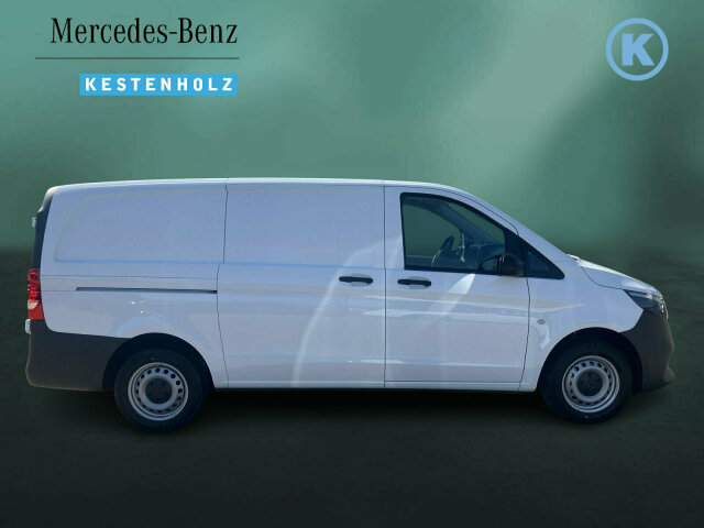 Interne Fahrzeugnr.:: 0923566Ausstattungslinien und -Pakete:  BASE,   BlueEFFICIENCY-Paket,   Modellgeneration 2,   Park-Paket,   SondermodellExterieur:  6-Gang-Schaltgetriebe TSG 380,   Anhängerkupplung Kugelkopf fest,   Außenspiegel heizbar und elektrisch verstellbar,   Basisfahrwerk,   Baureihe C447 Vito/V-Klasse,   Befestigungspunkte im Dachrahmen,   CO2-optimierte Bremsanlage,   Generator 14 V / 250 A,   Gewichtsvariante 2.800 kg,   Haupttank 70 Liter,   Heckkamera nicht einklappbar,   Hecktür zweiflügelig 180 Grad ohne Fenster,   Inland - Code,   Kastenwagen,   Komplettfahrzeug,   Kältemittel R-1234yf,   Premium Komplettradschutz (3 Jahre),   Radstand 3200 mm, Überhang lang,   Steuercode Umstellung WLTP,   Vliesbatterie 12 V 92 Ah,   Wärmedämmendes Glas rundumInterieur:  Abschließbares Handschuhfach,   Beifahrersitz Zweisitzer,   Holzfußboden,   Innenverkleidung Laderaum, obere Felder,   Innenverkleidung Laderaum, seitlich,   Komfort Fahrersitz,   LED-Lichtband im Laderaum,   Linkslenker,   Sitzbelegungserkennung Fahrersitz,   Stoff Caluma schwarz,   Trennwand durchgehendMultimedia:  2-Wege-Lautsprecher vorne,   Digitales Extra: Remote Services Plus,   Digitales Extra: Vorrüstung für Navigation,   Digitales Radio (DAB),   Headunit Europa/GUS-Staaten/Mongolei,   Kombiinstrument mit Farbdisplay,   Kommunikationsmodul (LTE) für digitale Dienste,   MBUX Multimediasystem,   Mercedes-Benz NotrufsystemKomfort und Umwelt:  Abgasreinigung SCR Generation 4,   Aktiver Spurhalte-Assistent,   Attention Assist,   Berganfahrhilfe,   ECO Start-Stop Funktion,   Fahrlichtassistent,   Intelligenter Geschwindigkeitsassistent (ISA),   Kofferraum-Komfortschließung,   Lenkrad in Neigung und Höhe verstellbar,   Mercedes-Benz MobiloVan mit DSB und GgD,   Multi-Tasten Funkfernbedienung,   Multifunktionslenkrad,   Sauglüfter elektrisch Leistungsstufe 5,   Tempomat,   Totwinkel-AssistentSicherheit:  Adaptives Bremslicht,   Aktiver Brems-Assistent,   Beifahrerairbag,   Bremskraftverstärkerausfallkompensierung,   Geräuschvorschrift nach ECE R51-3,   Gurtwarneinrichtung für Beifahrer,   Reifendrucküberwachung an VA u. HA, drahtlos,   Verbandtasche,   WarndreieckZustand/Papiere:  COC-Papiere,   Modellpflege,   Wartungsintervall 40.000 km,   Zulassung als LKWWeiteres: Fahrzeug mit Haltedauer! Abgabe frühestens 90 Tage nach Erstzulassung! AEJ X5/1,   AEJ X5/2,   BEDIENUNGSANLEITUNG U. SERVICEHEFT-DEUTSCH,   EMISSIONSKLASSE EURO 6E-BIS N1,   Europa,   Fahrerkamera,   Fahrzeug HVO fähig,   halbautomatisch geregelt Klimaanlage TEMPMATIC,   Hersteller Mercedes-Benz AG,   Mopf II,   OM 654 DE 20 LA 100 kW (136 PS) 3800/min,   Pannenmanagement,   Region EU/ EFTA,   Schilder / Druckschriften deutsch,   Steuercode Entwicklung,   Steuercode Modellpflege,   Vertriebskennzeichen 0,   VIN codierte Fahrzeugdaten mit Prüfziffer,   Wartungsintervall 2 Jahre,   WIPPS-Länder WEU+COC,   Geschwindigkeitsbegrenzung 210 km/h.