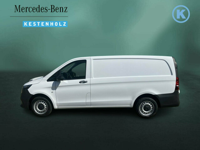 Interne Fahrzeugnr.:: 0923566Ausstattungslinien und -Pakete:  BASE,   BlueEFFICIENCY-Paket,   Modellgeneration 2,   Park-Paket,   SondermodellExterieur:  6-Gang-Schaltgetriebe TSG 380,   Anhängerkupplung Kugelkopf fest,   Außenspiegel heizbar und elektrisch verstellbar,   Basisfahrwerk,   Baureihe C447 Vito/V-Klasse,   Befestigungspunkte im Dachrahmen,   CO2-optimierte Bremsanlage,   Generator 14 V / 250 A,   Gewichtsvariante 2.800 kg,   Haupttank 70 Liter,   Heckkamera nicht einklappbar,   Hecktür zweiflügelig 180 Grad ohne Fenster,   Inland - Code,   Kastenwagen,   Komplettfahrzeug,   Kältemittel R-1234yf,   Premium Komplettradschutz (3 Jahre),   Radstand 3200 mm, Überhang lang,   Steuercode Umstellung WLTP,   Vliesbatterie 12 V 92 Ah,   Wärmedämmendes Glas rundumInterieur:  Abschließbares Handschuhfach,   Beifahrersitz Zweisitzer,   Holzfußboden,   Innenverkleidung Laderaum, obere Felder,   Innenverkleidung Laderaum, seitlich,   Komfort Fahrersitz,   LED-Lichtband im Laderaum,   Linkslenker,   Sitzbelegungserkennung Fahrersitz,   Stoff Caluma schwarz,   Trennwand durchgehendMultimedia:  2-Wege-Lautsprecher vorne,   Digitales Extra: Remote Services Plus,   Digitales Extra: Vorrüstung für Navigation,   Digitales Radio (DAB),   Headunit Europa/GUS-Staaten/Mongolei,   Kombiinstrument mit Farbdisplay,   Kommunikationsmodul (LTE) für digitale Dienste,   MBUX Multimediasystem,   Mercedes-Benz NotrufsystemKomfort und Umwelt:  Abgasreinigung SCR Generation 4,   Aktiver Spurhalte-Assistent,   Attention Assist,   Berganfahrhilfe,   ECO Start-Stop Funktion,   Fahrlichtassistent,   Intelligenter Geschwindigkeitsassistent (ISA),   Kofferraum-Komfortschließung,   Lenkrad in Neigung und Höhe verstellbar,   Mercedes-Benz MobiloVan mit DSB und GgD,   Multi-Tasten Funkfernbedienung,   Multifunktionslenkrad,   Sauglüfter elektrisch Leistungsstufe 5,   Tempomat,   Totwinkel-AssistentSicherheit:  Adaptives Bremslicht,   Aktiver Brems-Assistent,   Beifahrerairbag,   Bremskraftverstärkerausfallkompensierung,   Geräuschvorschrift nach ECE R51-3,   Gurtwarneinrichtung für Beifahrer,   Reifendrucküberwachung an VA u. HA, drahtlos,   Verbandtasche,   WarndreieckZustand/Papiere:  COC-Papiere,   Modellpflege,   Wartungsintervall 40.000 km,   Zulassung als LKWWeiteres: Fahrzeug mit Haltedauer! Abgabe frühestens 90 Tage nach Erstzulassung! AEJ X5/1,   AEJ X5/2,   BEDIENUNGSANLEITUNG U. SERVICEHEFT-DEUTSCH,   EMISSIONSKLASSE EURO 6E-BIS N1,   Europa,   Fahrerkamera,   Fahrzeug HVO fähig,   halbautomatisch geregelt Klimaanlage TEMPMATIC,   Hersteller Mercedes-Benz AG,   Mopf II,   OM 654 DE 20 LA 100 kW (136 PS) 3800/min,   Pannenmanagement,   Region EU/ EFTA,   Schilder / Druckschriften deutsch,   Steuercode Entwicklung,   Steuercode Modellpflege,   Vertriebskennzeichen 0,   VIN codierte Fahrzeugdaten mit Prüfziffer,   Wartungsintervall 2 Jahre,   WIPPS-Länder WEU+COC,   Geschwindigkeitsbegrenzung 210 km/h.