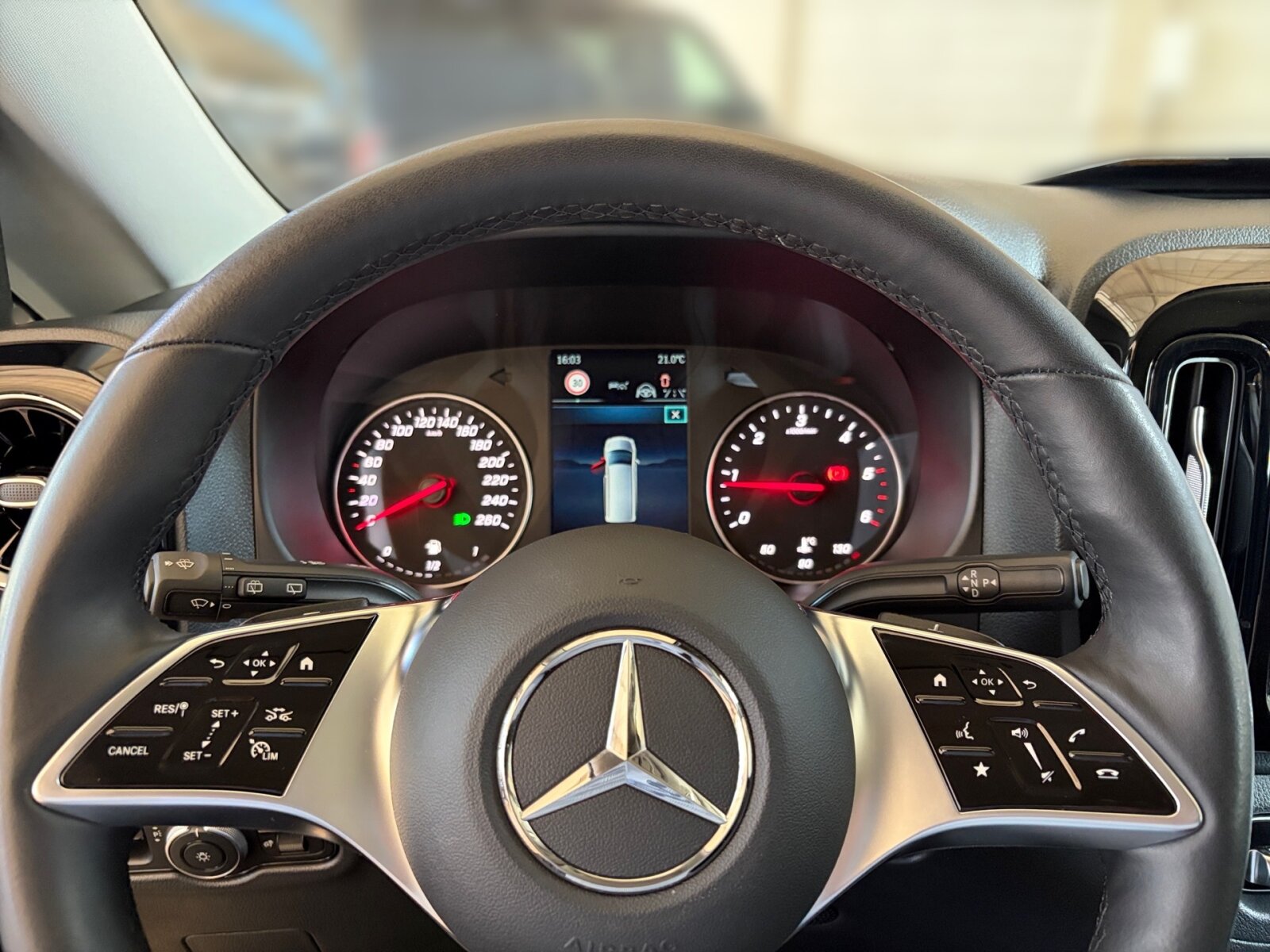 Ausstattungslinien und -Pakete:  Aerodynamik-Paket,   BlueEFFICIENCY-Paket:  Chrom Interieur-Paket:  Fahrassistenz-Paket:  Modellgeneration 2,   Park-Paket mit Rückfahrkamera:  Spiegel-Paket Vito:  Tourer PRO:Exterieur:  Anhängelast 2500 kg:  Anhängerkupplung Kugelkopf abnehmbar:  Außenspiegel elektrisch heranklappbar:  Außenspiegel heizbar und elektrisch verstellbar,   Baureihe C447 Vito/V-Klasse:  Befestigungspunkte im Dachrahmen,   CO2-optimierte Bremsanlage,   EASY PACK Paket - elektr. Schiebetür/Heckklappe,   Elektr. Betätigung für Schiebetür links:  Elektr. Betätigung für Schiebetür rechts:  Fehlbetankungsschutz,   Fenster in Heckklappe mit Wisch- und Waschanlage,   Fenster vorn links, fest in Seitenwand/Schiebetür,   Generator 14 V / 250 A:  Gewichtsvariante 3.200 kg,   Haupttank 70 Liter:  Heizung für Scheibenwaschanlage:  Hinterachswellenfabrikat IFA,   Kombifahrzeug:  Komplettfahrzeug,   Kühlergrill verchromt,   Leichtmetallräder 7 J x 17, 20-Speichen Design,   Metallic-Lack:  Multibeam LED: Fernlichtassistent Adaptive plus,   Radstand 3200 mm, Überhang lang,   Schiebetür links:  Schluss-, Brems- und Blinklicht in LED-Technik:  Steuercode Umstellung WLTP,   Steuercode Zertifizierung II,   Stoßfänger und Anbauteile in Wagenfarbe lackiertInterieur:  3er-Sitzbank in 2. SR (klapp-, wickel-, herausnehmbar) mit Isofix u. Top Tether auf außen, 2 Einzelsitze in der 3. SR,   Beleuchtung im Haltegriff Fond mit Lesespot,   Fenster fest hinten,   Innenspiegel  automatisch abblendend,   Innenverkleidung gehobene Ausführung,   Klimaanlage halbautom. geregelt, TEMPMATIC im Fond:  Klimatisierungsautomatik Thermotronic:  Komfort-Beifahrersitz:  Komfort Fahrersitz:  Kunstleder schwarz:  Lederlenkrad:  Linkslenker,   Lordosenstütze Beifahrersitz,   Lordosenstütze Fahrersitz,   Mittelkonsole mit Staufach,   Sitzbelegungserkennung Fahrersitz:  Sitzheizung für Beifahrer:  Sitzheizung für Fahrer:  Sitzkissentiefenverstellung Beifahrer,   Sitzkissentiefenverstellung Fahrer,   Vordersitze mit EASY-ENTRY-FunktionMultimedia:  2-Wege-Lautsprecher vorn und hinten,   Digitales Extra: Festplatten-Navigation,   Digitales Extra: Remote Services Plus,   Digitales Extra: Smartphone Integration,   Digitales Radio (DAB):  Kommunikationsmodul (LTE) für digitale Dienste:  Live Traffic Information,   MBUX Multimediasystem:  Mercedes-Benz Notrufsystem:Komfort und Umwelt:  9G-TRONIC:  Abgasreinigung SCR Generation 4,   Aktiver Geschwindigkeitslimit-Assistent:  Aktiver Lenk-Assistent:  Aktiver Spurhalte-Assistent:  Allrad permanent:  Attention Assist:  Berganfahrhilfe:  Colorverglasung im Fond, Schwarzglas:  Easy-Pack Heckklappe:  ECO Start-Stop Funktion:  Emissionsklasse  Euro 6b M/N1 GR. II:  Erweitertes autom. Wiederanfahren auf Autobahnen,   Fahrlichtassistent,   Innen- und Umfeldbeleuchtung Kombi,   Intelligenter Geschwindigkeitsassistent (ISA),   Kindererkennung im Fahrzeug passiv,   Kofferraum-Komfortschließung,   Lenkrad in Neigung und Höhe verstellbar,   Multifunktionslenkrad:  Nachtbeleuchtung,   Sauglüfter elektrisch Leistungsstufe 5,   Streckenbasierte Geschwindigkeitsanpassung,   Totwinkel-Assistent:  Verkehrszeichen-Assistent:  Zuheizer  elektrischSicherheit:  Aktiver Abstands-Assistent DISTRONIC:  Aktiver Brems-Assistent:  Beifahrerairbag,   Bremskraftverstärkerausfallkompensierung,   elek. Feststellbremse,   HOLD-Funktion:  Kindersicherung an Türen im Fahrgastraum,   Reifendrucküberwachung an VA u. HA, drahtlos:  Thorax-Pelvis-Sidebag Beifahrer:  Thorax-Pelvis-Sidebag Fahrer,   Windowbags für Fahrer und Beifahrer:Zustand/Papiere:  Modellpflege:  Wartungsintervall 40.000 km,   Zulassung als PKW:Weiteres:  AEJ X4/1,   AEJ X4/2,   Fahrzeug HVO fähig,   Fenster v. rechts, fest in Seitenwand/Schiebetür,   Hersteller Mercedes-Benz AG,   Kundenauftrag VdZ,   Kunstoffboden TPO im Fahrgastraum,   Mopf II,   OM654 DE 20 LA Leistungsstufe 5 Top Type,   Pannenmanagement,   Schilder / Druckschriften deutsch,   Sitzbef. Fond m.Schnellverriegelung 2 Sitzreihen,   Steuercode Modellpflege,   Vertriebskennzeichen 0,   VIN codierte Fahrzeugdaten mit Prüfziffer,   174 kW (237 PS) 4200/min,   Änderungsjahr G4-II,   Geschwindigkeitsbegrenzung 210 km/h,   Modelljahr 5.