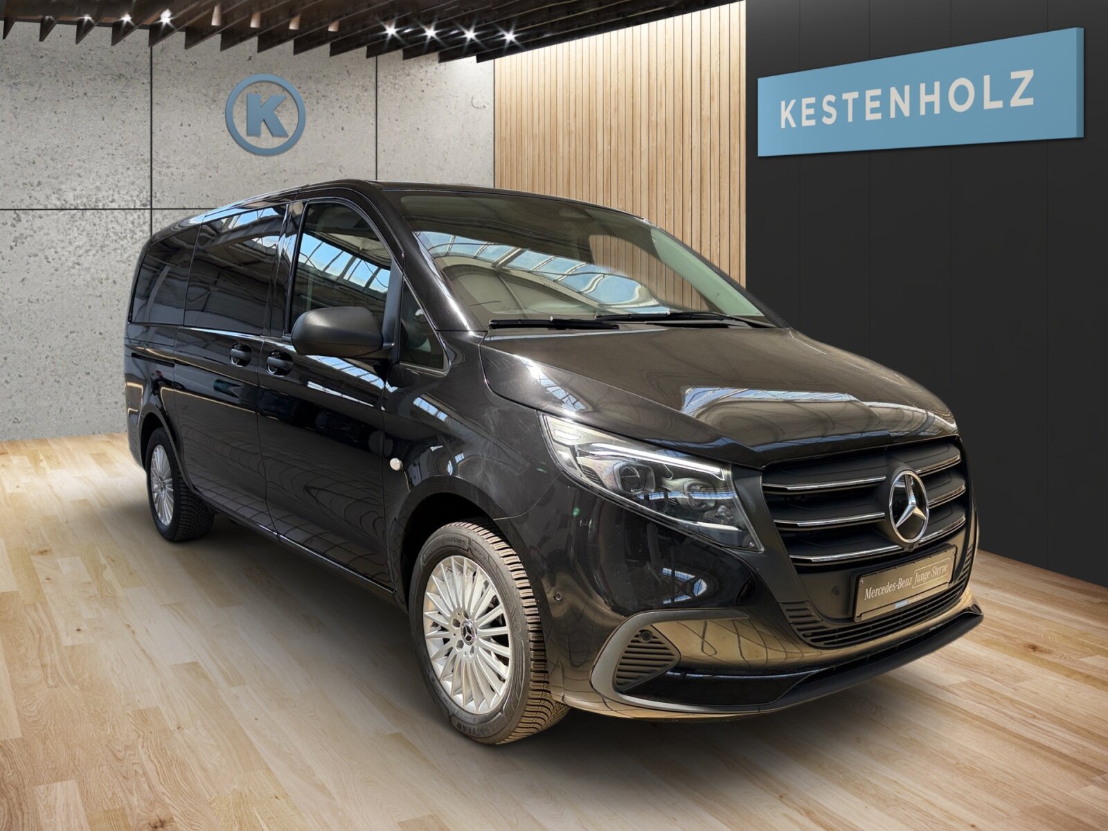Ausstattungslinien und -Pakete:  Aerodynamik-Paket,   BlueEFFICIENCY-Paket:  Chrom Interieur-Paket:  Fahrassistenz-Paket:  Modellgeneration 2,   Park-Paket mit Rückfahrkamera:  Spiegel-Paket Vito:  Tourer PRO:Exterieur:  Anhängelast 2500 kg:  Anhängerkupplung Kugelkopf abnehmbar:  Außenspiegel elektrisch heranklappbar:  Außenspiegel heizbar und elektrisch verstellbar,   Baureihe C447 Vito/V-Klasse:  Befestigungspunkte im Dachrahmen,   CO2-optimierte Bremsanlage,   EASY PACK Paket - elektr. Schiebetür/Heckklappe,   Elektr. Betätigung für Schiebetür links:  Elektr. Betätigung für Schiebetür rechts:  Fehlbetankungsschutz,   Fenster in Heckklappe mit Wisch- und Waschanlage,   Fenster vorn links, fest in Seitenwand/Schiebetür,   Generator 14 V / 250 A:  Gewichtsvariante 3.200 kg,   Haupttank 70 Liter:  Heizung für Scheibenwaschanlage:  Hinterachswellenfabrikat IFA,   Kombifahrzeug:  Komplettfahrzeug,   Kühlergrill verchromt,   Leichtmetallräder 7 J x 17, 20-Speichen Design,   Metallic-Lack:  Multibeam LED: Fernlichtassistent Adaptive plus,   Radstand 3200 mm, Überhang lang,   Schiebetür links:  Schluss-, Brems- und Blinklicht in LED-Technik:  Steuercode Umstellung WLTP,   Steuercode Zertifizierung II,   Stoßfänger und Anbauteile in Wagenfarbe lackiertInterieur:  3er-Sitzbank in 2. SR (klapp-, wickel-, herausnehmbar) mit Isofix u. Top Tether auf außen, 2 Einzelsitze in der 3. SR,   Beifahrersitz Zweisitzer:  Beleuchtung im Haltegriff Fond mit Lesespot,   Fenster fest hinten,   Innenspiegel  automatisch abblendend,   Innenverkleidung gehobene Ausführung,   Klimaanlage halbautom. geregelt, TEMPMATIC im Fond:  Klimatisierungsautomatik Thermotronic:  Komfort Fahrersitz:  Kunstleder schwarz:  Lederlenkrad:  Linkslenker,   Lordosenstütze Fahrersitz,   Sitzbelegungserkennung Fahrersitz:  Sitzheizung für Beifahrer:  Sitzheizung für Fahrer:  Sitzkissentiefenverstellung Fahrer,   Vordersitze mit EASY-ENTRY-FunktionMultimedia:  2-Wege-Lautsprecher vorn und hinten,   Digitales Extra: Festplatten-Navigation,   Digitales Extra: Remote Services Plus,   Digitales Extra: Smartphone Integration,   Digitales Radio (DAB):  Kommunikationsmodul (LTE) für digitale Dienste:  Live Traffic Information,   MBUX Multimediasystem:  Mercedes-Benz Notrufsystem:Komfort und Umwelt:  9G-TRONIC:  Abgasreinigung SCR Generation 4,   Aktiver Geschwindigkeitslimit-Assistent:  Aktiver Lenk-Assistent:  Aktiver Spurhalte-Assistent:  Allrad permanent:  Attention Assist:  Berganfahrhilfe:  Colorverglasung im Fond, Schwarzglas:  Easy-Pack Heckklappe:  ECO Start-Stop Funktion:  Emissionsklasse  Euro 6b M/N1 GR. II:  Erweitertes autom. Wiederanfahren auf Autobahnen,   Fahrlichtassistent,   Innen- und Umfeldbeleuchtung Kombi,   Intelligenter Geschwindigkeitsassistent (ISA),   Kindererkennung im Fahrzeug passiv,   Kofferraum-Komfortschließung,   Lenkrad in Neigung und Höhe verstellbar,   Multifunktionslenkrad:  Nachtbeleuchtung,   Sauglüfter elektrisch Leistungsstufe 5,   Streckenbasierte Geschwindigkeitsanpassung,   Totwinkel-Assistent:  Verkehrszeichen-Assistent:  Zuheizer  elektrischSicherheit:  Aktiver Abstands-Assistent DISTRONIC:  Aktiver Brems-Assistent:  Beifahrerairbag,   Bremskraftverstärkerausfallkompensierung,   elek. Feststellbremse,   HOLD-Funktion:  Kindersicherung an Türen im Fahrgastraum,   Reifendrucküberwachung an VA u. HA, drahtlos:  Thorax-Pelvis-Sidebag Beifahrer:  Thorax-Pelvis-Sidebag Fahrer,   Windowbags für Fahrer und Beifahrer:Zustand/Papiere:  Modellpflege:  Wartungsintervall 40.000 km,   Zulassung als PKW:Weiteres:  AEJ X4/1,   AEJ X4/2,   Fahrzeug HVO fähig,   Fenster v. rechts, fest in Seitenwand/Schiebetür,   Hersteller Mercedes-Benz AG,   Kundenauftrag VdZ,   Kunstoffboden TPO im Fahrgastraum,   Mopf II,   OM654 DE 20 LA Leistungsstufe 5 Top Type,   Pannenmanagement,   Schilder / Druckschriften deutsch,   Sitzbef. Fond m.Schnellverriegelung 2 Sitzreihen,   Steuercode Modellpflege,   Vertriebskennzeichen 0,   VIN codierte Fahrzeugdaten mit Prüfziffer,   174 kW (237 PS) 4200/min,   Änderungsjahr G4-II,   Geschwindigkeitsbegrenzung 210 km/h,   Modelljahr 5.