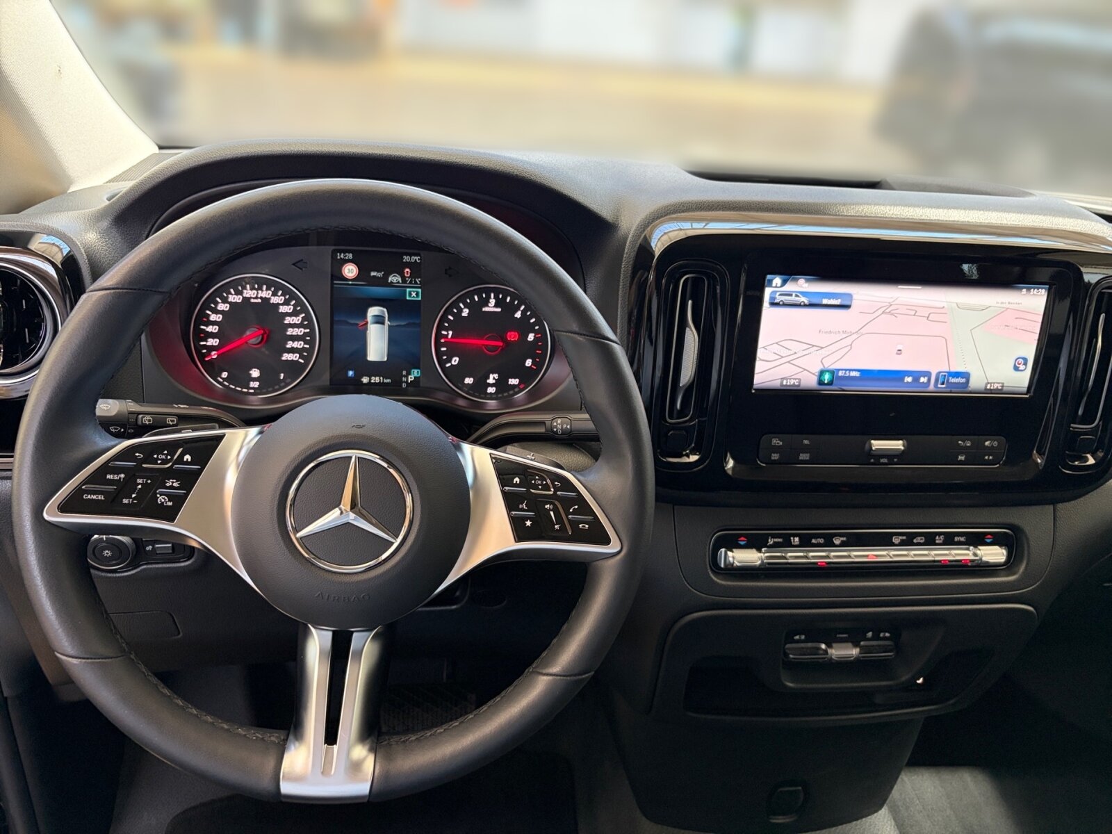Ausstattungslinien und -Pakete:  Aerodynamik-Paket,   BlueEFFICIENCY-Paket:  Chrom Interieur-Paket:  Fahrassistenz-Paket:  Modellgeneration 2,   Park-Paket mit Rückfahrkamera:  Spiegel-Paket Vito:  Tourer PRO:Exterieur:  Anhängelast 2500 kg:  Anhängerkupplung Kugelkopf abnehmbar:  Außenspiegel elektrisch heranklappbar:  Außenspiegel heizbar und elektrisch verstellbar,   Baureihe C447 Vito/V-Klasse:  Befestigungspunkte im Dachrahmen,   CO2-optimierte Bremsanlage,   EASY PACK Paket - elektr. Schiebetür/Heckklappe,   Elektr. Betätigung für Schiebetür links:  Elektr. Betätigung für Schiebetür rechts:  Fehlbetankungsschutz,   Fenster in Heckklappe mit Wisch- und Waschanlage,   Fenster vorn links, fest in Seitenwand/Schiebetür,   Generator 14 V / 250 A:  Gewichtsvariante 3.200 kg,   Haupttank 70 Liter:  Heizung für Scheibenwaschanlage:  Hinterachswellenfabrikat IFA,   Kombifahrzeug:  Komplettfahrzeug,   Kühlergrill verchromt,   Leichtmetallräder 7 J x 17, 20-Speichen Design,   Metallic-Lack:  Multibeam LED: Fernlichtassistent Adaptive plus,   Radstand 3200 mm, Überhang lang,   Schiebetür links:  Schluss-, Brems- und Blinklicht in LED-Technik:  Steuercode Umstellung WLTP,   Steuercode Zertifizierung II,   Stoßfänger und Anbauteile in Wagenfarbe lackiertInterieur:  3er-Sitzbank in 2. SR (klapp-, wickel-, herausnehmbar) mit Isofix u. Top Tether auf außen, 2 Einzelsitze in der 3. SR,   Beifahrersitz Zweisitzer:  Beleuchtung im Haltegriff Fond mit Lesespot,   Fenster fest hinten,   Innenspiegel  automatisch abblendend,   Innenverkleidung gehobene Ausführung,   Klimaanlage halbautom. geregelt, TEMPMATIC im Fond:  Klimatisierungsautomatik Thermotronic:  Komfort Fahrersitz:  Kunstleder schwarz:  Lederlenkrad:  Linkslenker,   Lordosenstütze Fahrersitz,   Sitzbelegungserkennung Fahrersitz:  Sitzheizung für Beifahrer:  Sitzheizung für Fahrer:  Sitzkissentiefenverstellung Fahrer,   Vordersitze mit EASY-ENTRY-FunktionMultimedia:  2-Wege-Lautsprecher vorn und hinten,   Digitales Extra: Festplatten-Navigation,   Digitales Extra: Remote Services Plus,   Digitales Extra: Smartphone Integration,   Digitales Radio (DAB):  Kommunikationsmodul (LTE) für digitale Dienste:  Live Traffic Information,   MBUX Multimediasystem:  Mercedes-Benz Notrufsystem:Komfort und Umwelt:  9G-TRONIC:  Abgasreinigung SCR Generation 4,   Aktiver Geschwindigkeitslimit-Assistent:  Aktiver Lenk-Assistent:  Aktiver Spurhalte-Assistent:  Allrad permanent:  Attention Assist:  Berganfahrhilfe:  Colorverglasung im Fond, Schwarzglas:  Easy-Pack Heckklappe:  ECO Start-Stop Funktion:  Emissionsklasse  Euro 6b M/N1 GR. II:  Erweitertes autom. Wiederanfahren auf Autobahnen,   Fahrlichtassistent,   Innen- und Umfeldbeleuchtung Kombi,   Intelligenter Geschwindigkeitsassistent (ISA),   Kindererkennung im Fahrzeug passiv,   Kofferraum-Komfortschließung,   Lenkrad in Neigung und Höhe verstellbar,   Multifunktionslenkrad:  Nachtbeleuchtung,   Sauglüfter elektrisch Leistungsstufe 5,   Streckenbasierte Geschwindigkeitsanpassung,   Totwinkel-Assistent:  Verkehrszeichen-Assistent:  Zuheizer  elektrischSicherheit:  Aktiver Abstands-Assistent DISTRONIC:  Aktiver Brems-Assistent:  Beifahrerairbag,   Bremskraftverstärkerausfallkompensierung,   elek. Feststellbremse,   HOLD-Funktion:  Kindersicherung an Türen im Fahrgastraum,   Reifendrucküberwachung an VA u. HA, drahtlos:  Thorax-Pelvis-Sidebag Beifahrer:  Thorax-Pelvis-Sidebag Fahrer,   Windowbags für Fahrer und Beifahrer:Zustand/Papiere:  Modellpflege:  Wartungsintervall 40.000 km,   Zulassung als PKW:Weiteres:  AEJ X4/1,   AEJ X4/2,   Fahrzeug HVO fähig,   Fenster v. rechts, fest in Seitenwand/Schiebetür,   Hersteller Mercedes-Benz AG,   Kundenauftrag VdZ,   Kunstoffboden TPO im Fahrgastraum,   Mopf II,   OM654 DE 20 LA Leistungsstufe 5 Top Type,   Pannenmanagement,   Schilder / Druckschriften deutsch,   Sitzbef. Fond m.Schnellverriegelung 2 Sitzreihen,   Steuercode Modellpflege,   Vertriebskennzeichen 0,   VIN codierte Fahrzeugdaten mit Prüfziffer,   174 kW (237 PS) 4200/min,   Änderungsjahr G4-II,   Geschwindigkeitsbegrenzung 210 km/h,   Modelljahr 5.