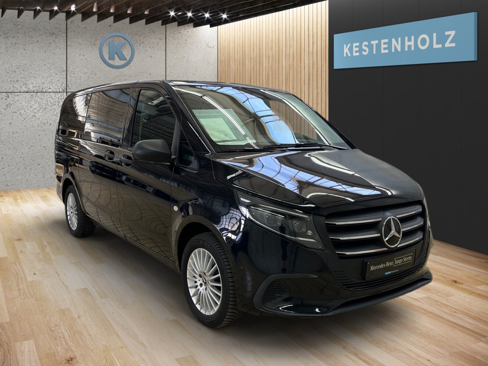 Ausstattungslinien und -Pakete:  Aerodynamik-Paket,   BlueEFFICIENCY-Paket:  Chrom Interieur-Paket:  Fahrassistenz-Paket:  Modellgeneration 2,   Park-Paket mit Rückfahrkamera:  Spiegel-Paket Vito:  Tourer PRO:Exterieur:  Anhängelast 2500 kg:  Anhängerkupplung Kugelkopf abnehmbar:  Außenspiegel elektrisch heranklappbar:  Außenspiegel heizbar und elektrisch verstellbar,   Baureihe C447 Vito/V-Klasse:  Befestigungspunkte im Dachrahmen,   CO2-optimierte Bremsanlage,   EASY PACK Paket - elektr. Schiebetür/Heckklappe,   Elektr. Betätigung für Schiebetür links:  Elektr. Betätigung für Schiebetür rechts:  Fehlbetankungsschutz,   Fenster in Heckklappe mit Wisch- und Waschanlage,   Fenster vorn links, fest in Seitenwand/Schiebetür,   Generator 14 V / 250 A:  Gewichtsvariante 3.200 kg,   Haupttank 70 Liter:  Heizung für Scheibenwaschanlage:  Hinterachswellenfabrikat IFA,   Kombifahrzeug:  Komplettfahrzeug,   Kühlergrill verchromt,   Leichtmetallräder 7 J x 17, 20-Speichen Design,   Metallic-Lack:  Multibeam LED: Fernlichtassistent Adaptive plus,   Radstand 3200 mm, Überhang lang,   Schiebetür links:  Schluss-, Brems- und Blinklicht in LED-Technik:  Steuercode Umstellung WLTP,   Steuercode Zertifizierung II,   Stoßfänger und Anbauteile in Wagenfarbe lackiertInterieur:  3er-Sitzbank in 2. SR (klapp-, wickel-, herausnehmbar) mit Isofix u. Top Tether auf außen, 2 Einzelsitze in der 3. SR,   Beifahrersitz Zweisitzer:  Beleuchtung im Haltegriff Fond mit Lesespot,   Fenster fest hinten,   Innenspiegel  automatisch abblendend,   Innenverkleidung gehobene Ausführung,   Klimaanlage halbautom. geregelt, TEMPMATIC im Fond:  Klimatisierungsautomatik Thermotronic:  Komfort Fahrersitz:  Kunstleder schwarz:  Lederlenkrad:  Linkslenker,   Lordosenstütze Fahrersitz,   Sitzbelegungserkennung Fahrersitz:  Sitzheizung für Beifahrer:  Sitzheizung für Fahrer:  Sitzkissentiefenverstellung Fahrer,   Vordersitze mit EASY-ENTRY-FunktionMultimedia:  2-Wege-Lautsprecher vorn und hinten,   Digitales Extra: Festplatten-Navigation,   Digitales Extra: Remote Services Plus,   Digitales Extra: Smartphone Integration,   Digitales Radio (DAB):  Kommunikationsmodul (LTE) für digitale Dienste:  Live Traffic Information,   MBUX Multimediasystem:  Mercedes-Benz Notrufsystem:Komfort und Umwelt:  9G-TRONIC:  Abgasreinigung SCR Generation 4,   Aktiver Geschwindigkeitslimit-Assistent:  Aktiver Lenk-Assistent:  Aktiver Spurhalte-Assistent:  Allrad permanent:  Attention Assist:  Berganfahrhilfe:  Colorverglasung im Fond, Schwarzglas:  Easy-Pack Heckklappe:  ECO Start-Stop Funktion:  Emissionsklasse  Euro 6b M/N1 GR. II:  Erweitertes autom. Wiederanfahren auf Autobahnen,   Fahrlichtassistent,   Innen- und Umfeldbeleuchtung Kombi,   Intelligenter Geschwindigkeitsassistent (ISA),   Kindererkennung im Fahrzeug passiv,   Kofferraum-Komfortschließung,   Lenkrad in Neigung und Höhe verstellbar,   Multifunktionslenkrad:  Nachtbeleuchtung,   Sauglüfter elektrisch Leistungsstufe 5,   Streckenbasierte Geschwindigkeitsanpassung,   Totwinkel-Assistent:  Verkehrszeichen-Assistent:  Zuheizer  elektrischSicherheit:  Aktiver Abstands-Assistent DISTRONIC:  Aktiver Brems-Assistent:  Beifahrerairbag,   Bremskraftverstärkerausfallkompensierung,   elek. Feststellbremse,   HOLD-Funktion:  Kindersicherung an Türen im Fahrgastraum,   Reifendrucküberwachung an VA u. HA, drahtlos:  Thorax-Pelvis-Sidebag Beifahrer:  Thorax-Pelvis-Sidebag Fahrer,   Windowbags für Fahrer und Beifahrer:Zustand/Papiere:  Modellpflege:  Wartungsintervall 40.000 km,   Zulassung als PKW:Weiteres:  AEJ X4/1,   AEJ X4/2,   Fahrzeug HVO fähig,   Fenster v. rechts, fest in Seitenwand/Schiebetür,   Hersteller Mercedes-Benz AG,   Kundenauftrag VdZ,   Kunstoffboden TPO im Fahrgastraum,   Mopf II,   OM654 DE 20 LA Leistungsstufe 5 Top Type,   Pannenmanagement,   Schilder / Druckschriften deutsch,   Sitzbef. Fond m.Schnellverriegelung 2 Sitzreihen,   Steuercode Modellpflege,   Vertriebskennzeichen 0,   VIN codierte Fahrzeugdaten mit Prüfziffer,   174 kW (237 PS) 4200/min,   Änderungsjahr G4-II,   Geschwindigkeitsbegrenzung 210 km/h,   Modelljahr 5.