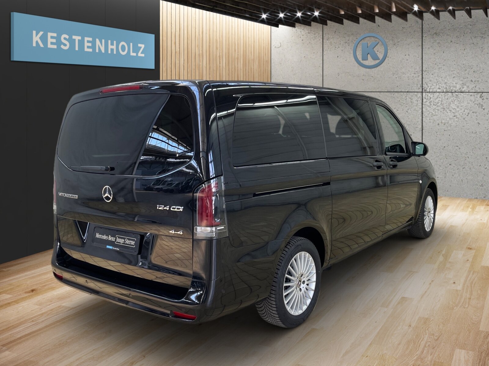 Ausstattungslinien und -Pakete:  Aerodynamik-Paket,   BlueEFFICIENCY-Paket:  Chrom Interieur-Paket:  Fahrassistenz-Paket:  Modellgeneration 2,   Park-Paket mit Rückfahrkamera:  Spiegel-Paket Vito:  Tourer PRO:Exterieur:  Anhängelast 2500 kg:  Anhängerkupplung Kugelkopf abnehmbar:  Außenspiegel elektrisch heranklappbar:  Außenspiegel heizbar und elektrisch verstellbar,   Baureihe C447 Vito/V-Klasse:  Befestigungspunkte im Dachrahmen,   CO2-optimierte Bremsanlage,   EASY PACK Paket - elektr. Schiebetür/Heckklappe,   Elektr. Betätigung für Schiebetür links:  Elektr. Betätigung für Schiebetür rechts:  Fehlbetankungsschutz,   Fenster in Heckklappe mit Wisch- und Waschanlage,   Fenster vorn links, fest in Seitenwand/Schiebetür,   Generator 14 V / 250 A:  Gewichtsvariante 3.200 kg,   Haupttank 70 Liter:  Heizung für Scheibenwaschanlage:  Hinterachswellenfabrikat IFA,   Kombifahrzeug:  Komplettfahrzeug,   Kühlergrill verchromt,   Leichtmetallräder 7 J x 17, 20-Speichen Design,   Metallic-Lack:  Multibeam LED: Fernlichtassistent Adaptive plus,   Radstand 3200 mm, Überhang lang,   Schiebetür links:  Schluss-, Brems- und Blinklicht in LED-Technik:  Steuercode Umstellung WLTP,   Steuercode Zertifizierung II,   Stoßfänger und Anbauteile in Wagenfarbe lackiertInterieur:  3er-Sitzbank in 2. SR (klapp-, wickel-, herausnehmbar) mit Isofix u. Top Tether auf außen, 2 Einzelsitze in der 3. SR,   Beifahrersitz Zweisitzer:  Beleuchtung im Haltegriff Fond mit Lesespot,   Fenster fest hinten,   Innenspiegel  automatisch abblendend,   Innenverkleidung gehobene Ausführung,   Klimaanlage halbautom. geregelt, TEMPMATIC im Fond:  Klimatisierungsautomatik Thermotronic:  Komfort Fahrersitz:  Kunstleder schwarz:  Lederlenkrad:  Linkslenker,   Lordosenstütze Fahrersitz,   Sitzbelegungserkennung Fahrersitz:  Sitzheizung für Beifahrer:  Sitzheizung für Fahrer:  Sitzkissentiefenverstellung Fahrer,   Vordersitze mit EASY-ENTRY-FunktionMultimedia:  2-Wege-Lautsprecher vorn und hinten,   Digitales Extra: Festplatten-Navigation,   Digitales Extra: Remote Services Plus,   Digitales Extra: Smartphone Integration,   Digitales Radio (DAB):  Kommunikationsmodul (LTE) für digitale Dienste:  Live Traffic Information,   MBUX Multimediasystem:  Mercedes-Benz Notrufsystem:Komfort und Umwelt:  9G-TRONIC:  Abgasreinigung SCR Generation 4,   Aktiver Geschwindigkeitslimit-Assistent:  Aktiver Lenk-Assistent:  Aktiver Spurhalte-Assistent:  Allrad permanent:  Attention Assist:  Berganfahrhilfe:  Colorverglasung im Fond, Schwarzglas:  Easy-Pack Heckklappe:  ECO Start-Stop Funktion:  Emissionsklasse  Euro 6b M/N1 GR. II:  Erweitertes autom. Wiederanfahren auf Autobahnen,   Fahrlichtassistent,   Innen- und Umfeldbeleuchtung Kombi,   Intelligenter Geschwindigkeitsassistent (ISA),   Kindererkennung im Fahrzeug passiv,   Kofferraum-Komfortschließung,   Lenkrad in Neigung und Höhe verstellbar,   Multifunktionslenkrad:  Nachtbeleuchtung,   Sauglüfter elektrisch Leistungsstufe 5,   Streckenbasierte Geschwindigkeitsanpassung,   Totwinkel-Assistent:  Verkehrszeichen-Assistent:  Zuheizer  elektrischSicherheit:  Aktiver Abstands-Assistent DISTRONIC:  Aktiver Brems-Assistent:  Beifahrerairbag,   Bremskraftverstärkerausfallkompensierung,   elek. Feststellbremse,   HOLD-Funktion:  Kindersicherung an Türen im Fahrgastraum,   Reifendrucküberwachung an VA u. HA, drahtlos:  Thorax-Pelvis-Sidebag Beifahrer:  Thorax-Pelvis-Sidebag Fahrer,   Windowbags für Fahrer und Beifahrer:Zustand/Papiere:  Modellpflege:  Wartungsintervall 40.000 km,   Zulassung als PKW:Weiteres:  AEJ X4/1,   AEJ X4/2,   Fahrzeug HVO fähig,   Fenster v. rechts, fest in Seitenwand/Schiebetür,   Hersteller Mercedes-Benz AG,   Kundenauftrag VdZ,   Kunstoffboden TPO im Fahrgastraum,   Mopf II,   OM654 DE 20 LA Leistungsstufe 5 Top Type,   Pannenmanagement,   Schilder / Druckschriften deutsch,   Sitzbef. Fond m.Schnellverriegelung 2 Sitzreihen,   Steuercode Modellpflege,   Vertriebskennzeichen 0,   VIN codierte Fahrzeugdaten mit Prüfziffer,   174 kW (237 PS) 4200/min,   Änderungsjahr G4-II,   Geschwindigkeitsbegrenzung 210 km/h,   Modelljahr 5.
