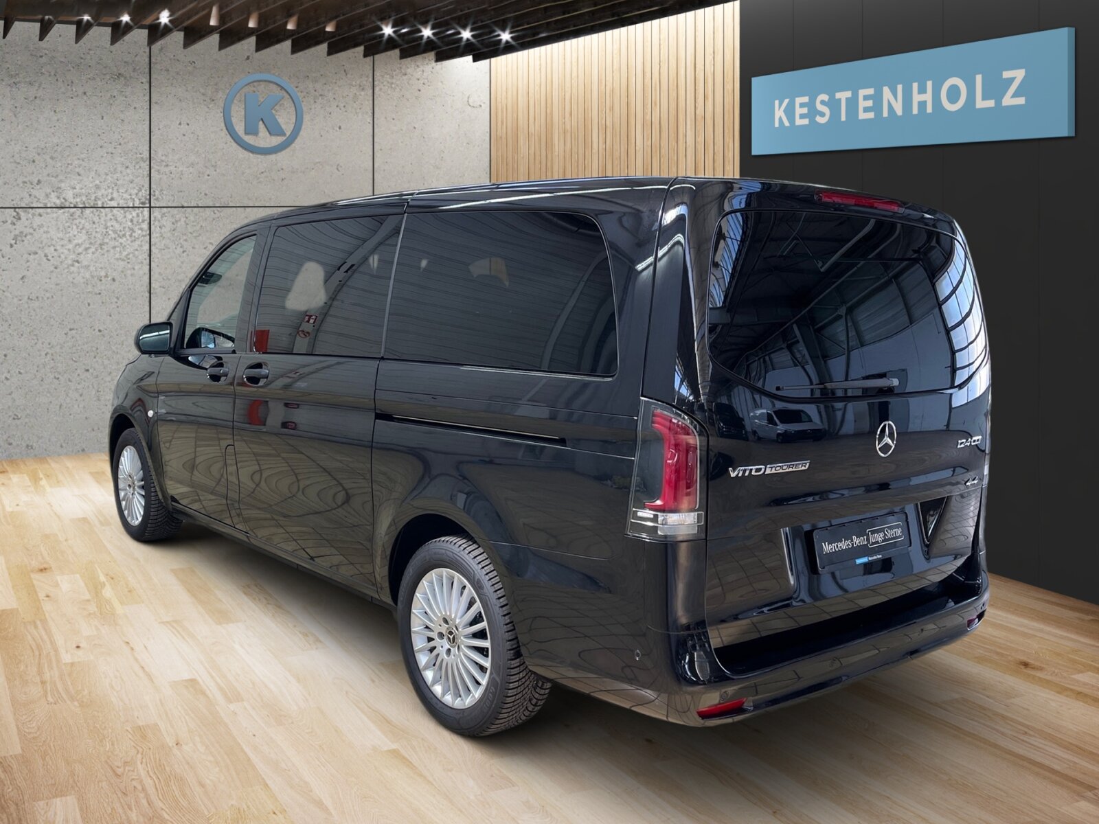 Ausstattungslinien und -Pakete:  Aerodynamik-Paket,   BlueEFFICIENCY-Paket:  Chrom Interieur-Paket:  Fahrassistenz-Paket:  Modellgeneration 2,   Park-Paket mit Rückfahrkamera:  Spiegel-Paket Vito:  Tourer PRO:Exterieur:  Anhängelast 2500 kg:  Anhängerkupplung Kugelkopf abnehmbar:  Außenspiegel elektrisch heranklappbar:  Außenspiegel heizbar und elektrisch verstellbar,   Baureihe C447 Vito/V-Klasse:  Befestigungspunkte im Dachrahmen,   CO2-optimierte Bremsanlage,   EASY PACK Paket - elektr. Schiebetür/Heckklappe,   Elektr. Betätigung für Schiebetür links:  Elektr. Betätigung für Schiebetür rechts:  Fehlbetankungsschutz,   Fenster in Heckklappe mit Wisch- und Waschanlage,   Fenster vorn links, fest in Seitenwand/Schiebetür,   Generator 14 V / 250 A:  Gewichtsvariante 3.200 kg,   Haupttank 70 Liter:  Heizung für Scheibenwaschanlage:  Hinterachswellenfabrikat IFA,   Kombifahrzeug:  Komplettfahrzeug,   Kühlergrill verchromt,   Leichtmetallräder 7 J x 17, 20-Speichen Design,   Metallic-Lack:  Multibeam LED: Fernlichtassistent Adaptive plus,   Radstand 3200 mm, Überhang lang,   Schiebetür links:  Schluss-, Brems- und Blinklicht in LED-Technik:  Steuercode Umstellung WLTP,   Steuercode Zertifizierung II,   Stoßfänger und Anbauteile in Wagenfarbe lackiertInterieur:  3er-Sitzbank in 2. SR (klapp-, wickel-, herausnehmbar) mit Isofix u. Top Tether auf außen, 2 Einzelsitze in der 3. SR,   Beifahrersitz Zweisitzer:  Beleuchtung im Haltegriff Fond mit Lesespot,   Fenster fest hinten,   Innenspiegel  automatisch abblendend,   Innenverkleidung gehobene Ausführung,   Klimaanlage halbautom. geregelt, TEMPMATIC im Fond:  Klimatisierungsautomatik Thermotronic:  Komfort Fahrersitz:  Kunstleder schwarz:  Lederlenkrad:  Linkslenker,   Lordosenstütze Fahrersitz,   Sitzbelegungserkennung Fahrersitz:  Sitzheizung für Beifahrer:  Sitzheizung für Fahrer:  Sitzkissentiefenverstellung Fahrer,   Vordersitze mit EASY-ENTRY-FunktionMultimedia:  2-Wege-Lautsprecher vorn und hinten,   Digitales Extra: Festplatten-Navigation,   Digitales Extra: Remote Services Plus,   Digitales Extra: Smartphone Integration,   Digitales Radio (DAB):  Kommunikationsmodul (LTE) für digitale Dienste:  Live Traffic Information,   MBUX Multimediasystem:  Mercedes-Benz Notrufsystem:Komfort und Umwelt:  9G-TRONIC:  Abgasreinigung SCR Generation 4,   Aktiver Geschwindigkeitslimit-Assistent:  Aktiver Lenk-Assistent:  Aktiver Spurhalte-Assistent:  Allrad permanent:  Attention Assist:  Berganfahrhilfe:  Colorverglasung im Fond, Schwarzglas:  Easy-Pack Heckklappe:  ECO Start-Stop Funktion:  Emissionsklasse  Euro 6b M/N1 GR. II:  Erweitertes autom. Wiederanfahren auf Autobahnen,   Fahrlichtassistent,   Innen- und Umfeldbeleuchtung Kombi,   Intelligenter Geschwindigkeitsassistent (ISA),   Kindererkennung im Fahrzeug passiv,   Kofferraum-Komfortschließung,   Lenkrad in Neigung und Höhe verstellbar,   Multifunktionslenkrad:  Nachtbeleuchtung,   Sauglüfter elektrisch Leistungsstufe 5,   Streckenbasierte Geschwindigkeitsanpassung,   Totwinkel-Assistent:  Verkehrszeichen-Assistent:  Zuheizer  elektrischSicherheit:  Aktiver Abstands-Assistent DISTRONIC:  Aktiver Brems-Assistent:  Beifahrerairbag,   Bremskraftverstärkerausfallkompensierung,   elek. Feststellbremse,   HOLD-Funktion:  Kindersicherung an Türen im Fahrgastraum,   Reifendrucküberwachung an VA u. HA, drahtlos:  Thorax-Pelvis-Sidebag Beifahrer:  Thorax-Pelvis-Sidebag Fahrer,   Windowbags für Fahrer und Beifahrer:Zustand/Papiere:  Modellpflege:  Wartungsintervall 40.000 km,   Zulassung als PKW:Weiteres:  AEJ X4/1,   AEJ X4/2,   Fahrzeug HVO fähig,   Fenster v. rechts, fest in Seitenwand/Schiebetür,   Hersteller Mercedes-Benz AG,   Kundenauftrag VdZ,   Kunstoffboden TPO im Fahrgastraum,   Mopf II,   OM654 DE 20 LA Leistungsstufe 5 Top Type,   Pannenmanagement,   Schilder / Druckschriften deutsch,   Sitzbef. Fond m.Schnellverriegelung 2 Sitzreihen,   Steuercode Modellpflege,   Vertriebskennzeichen 0,   VIN codierte Fahrzeugdaten mit Prüfziffer,   174 kW (237 PS) 4200/min,   Änderungsjahr G4-II,   Geschwindigkeitsbegrenzung 210 km/h,   Modelljahr 5.