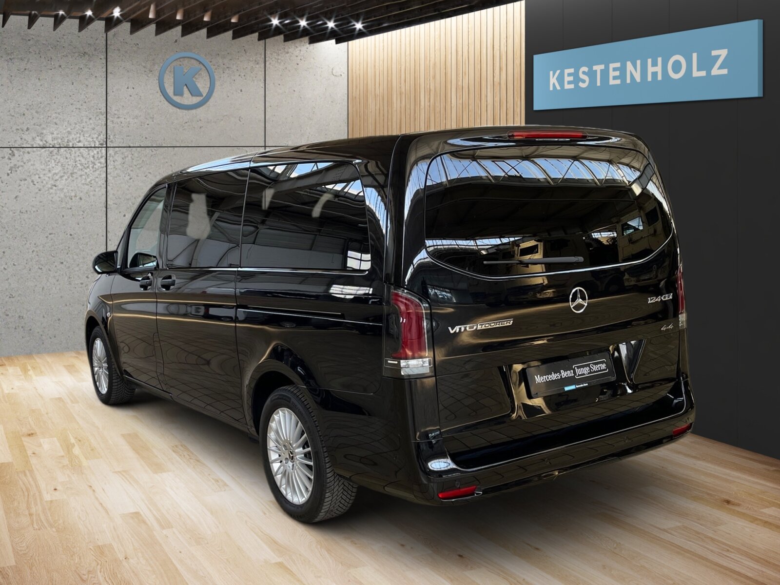 Ausstattungslinien und -Pakete:  Aerodynamik-Paket,   BlueEFFICIENCY-Paket:  Chrom Interieur-Paket:  Fahrassistenz-Paket:  Modellgeneration 2,   Park-Paket mit Rückfahrkamera:  Spiegel-Paket Vito:  Tourer PRO:Exterieur:  Anhängelast 2500 kg:  Anhängerkupplung Kugelkopf abnehmbar:  Außenspiegel elektrisch heranklappbar:  Außenspiegel heizbar und elektrisch verstellbar,   Baureihe C447 Vito/V-Klasse:  Befestigungspunkte im Dachrahmen,   CO2-optimierte Bremsanlage,   EASY PACK Paket - elektr. Schiebetür/Heckklappe,   Elektr. Betätigung für Schiebetür links:  Elektr. Betätigung für Schiebetür rechts:  Fehlbetankungsschutz,   Fenster in Heckklappe mit Wisch- und Waschanlage,   Fenster vorn links, fest in Seitenwand/Schiebetür,   Generator 14 V / 250 A:  Gewichtsvariante 3.200 kg,   Haupttank 70 Liter:  Heizung für Scheibenwaschanlage:  Hinterachswellenfabrikat IFA,   Kombifahrzeug:  Komplettfahrzeug,   Kühlergrill verchromt,   Leichtmetallräder 7 J x 17, 20-Speichen Design,   Metallic-Lack:  Multibeam LED: Fernlichtassistent Adaptive plus,   Radstand 3200 mm, Überhang lang,   Schiebetür links:  Schluss-, Brems- und Blinklicht in LED-Technik:  Steuercode Umstellung WLTP,   Steuercode Zertifizierung II,   Stoßfänger und Anbauteile in Wagenfarbe lackiertInterieur:  3er-Sitzbank in 2. SR (klapp-, wickel-, herausnehmbar) mit Isofix u. Top Tether auf außen, 2 Einzelsitze in der 3. SR,   Beifahrersitz Zweisitzer:  Beleuchtung im Haltegriff Fond mit Lesespot,   Fenster fest hinten,   Innenspiegel  automatisch abblendend,   Innenverkleidung gehobene Ausführung,   Klimaanlage halbautom. geregelt, TEMPMATIC im Fond:  Klimatisierungsautomatik Thermotronic:  Komfort Fahrersitz:  Kunstleder schwarz:  Lederlenkrad:  Linkslenker,   Lordosenstütze Fahrersitz,   Sitzbelegungserkennung Fahrersitz:  Sitzheizung für Beifahrer:  Sitzheizung für Fahrer:  Sitzkissentiefenverstellung Fahrer,   Vordersitze mit EASY-ENTRY-FunktionMultimedia:  2-Wege-Lautsprecher vorn und hinten,   Digitales Extra: Festplatten-Navigation,   Digitales Extra: Remote Services Plus,   Digitales Extra: Smartphone Integration,   Digitales Radio (DAB):  Kommunikationsmodul (LTE) für digitale Dienste:  Live Traffic Information,   MBUX Multimediasystem:  Mercedes-Benz Notrufsystem:Komfort und Umwelt:  9G-TRONIC:  Abgasreinigung SCR Generation 4,   Aktiver Geschwindigkeitslimit-Assistent:  Aktiver Lenk-Assistent:  Aktiver Spurhalte-Assistent:  Allrad permanent:  Attention Assist:  Berganfahrhilfe:  Colorverglasung im Fond, Schwarzglas:  Easy-Pack Heckklappe:  ECO Start-Stop Funktion:  Emissionsklasse  Euro 6b M/N1 GR. II:  Erweitertes autom. Wiederanfahren auf Autobahnen,   Fahrlichtassistent,   Innen- und Umfeldbeleuchtung Kombi,   Intelligenter Geschwindigkeitsassistent (ISA),   Kindererkennung im Fahrzeug passiv,   Kofferraum-Komfortschließung,   Lenkrad in Neigung und Höhe verstellbar,   Multifunktionslenkrad:  Nachtbeleuchtung,   Sauglüfter elektrisch Leistungsstufe 5,   Streckenbasierte Geschwindigkeitsanpassung,   Totwinkel-Assistent:  Verkehrszeichen-Assistent:  Zuheizer  elektrischSicherheit:  Aktiver Abstands-Assistent DISTRONIC:  Aktiver Brems-Assistent:  Beifahrerairbag,   Bremskraftverstärkerausfallkompensierung,   elek. Feststellbremse,   HOLD-Funktion:  Kindersicherung an Türen im Fahrgastraum,   Reifendrucküberwachung an VA u. HA, drahtlos:  Thorax-Pelvis-Sidebag Beifahrer:  Thorax-Pelvis-Sidebag Fahrer,   Windowbags für Fahrer und Beifahrer:Zustand/Papiere:  Modellpflege:  Wartungsintervall 40.000 km,   Zulassung als PKW:Weiteres:  AEJ X4/1,   AEJ X4/2,   Fahrzeug HVO fähig,   Fenster v. rechts, fest in Seitenwand/Schiebetür,   Hersteller Mercedes-Benz AG,   Kundenauftrag VdZ,   Kunstoffboden TPO im Fahrgastraum,   Mopf II,   OM654 DE 20 LA Leistungsstufe 5 Top Type,   Pannenmanagement,   Schilder / Druckschriften deutsch,   Sitzbef. Fond m.Schnellverriegelung 2 Sitzreihen,   Steuercode Modellpflege,   Vertriebskennzeichen 0,   VIN codierte Fahrzeugdaten mit Prüfziffer,   174 kW (237 PS) 4200/min,   Änderungsjahr G4-II,   Geschwindigkeitsbegrenzung 210 km/h,   Modelljahr 5.