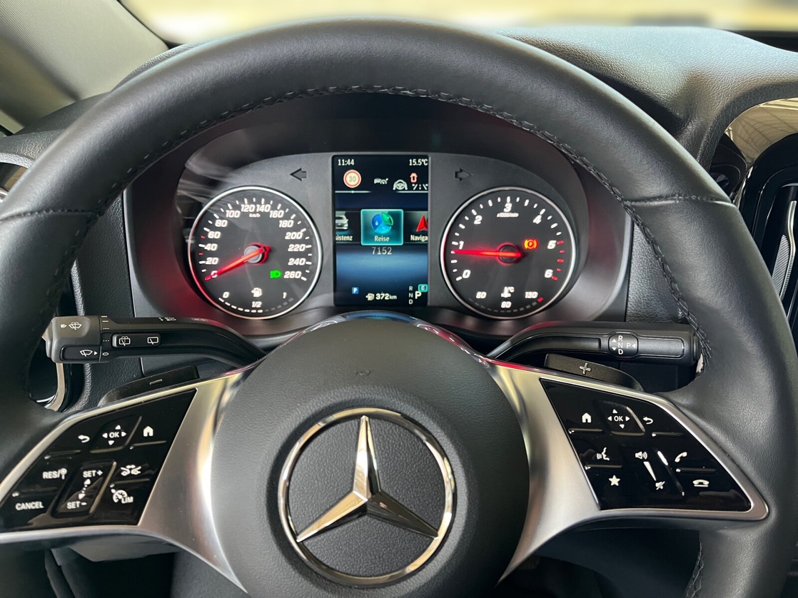 Ausstattungslinien und -Pakete:  Aerodynamik-Paket,   BlueEFFICIENCY-Paket:  Chrom Interieur-Paket:  Fahrassistenz-Paket:  Modellgeneration 2,   Park-Paket mit Rückfahrkamera:  Spiegel-Paket Vito:  Tourer PRO:Exterieur:  Anhängelast 2500 kg:  Anhängerkupplung Kugelkopf abnehmbar:  Außenspiegel elektrisch heranklappbar:  Außenspiegel heizbar und elektrisch verstellbar,   Baureihe C447 Vito/V-Klasse:  Befestigungspunkte im Dachrahmen,   CO2-optimierte Bremsanlage,   EASY PACK Paket - elektr. Schiebetür/Heckklappe,   Elektr. Betätigung für Schiebetür links:  Elektr. Betätigung für Schiebetür rechts:  Fehlbetankungsschutz,   Fenster in Heckklappe mit Wisch- und Waschanlage,   Fenster vorn links, fest in Seitenwand/Schiebetür,   Generator 14 V / 250 A:  Gewichtsvariante 3.200 kg,   Haupttank 70 Liter:  Heizung für Scheibenwaschanlage:  Hinterachswellenfabrikat IFA,   Kombifahrzeug:  Komplettfahrzeug,   Kühlergrill verchromt,   Leichtmetallräder 7 J x 17, 20-Speichen Design,   Metallic-Lack:  Multibeam LED: Fernlichtassistent Adaptive plus,   Radstand 3200 mm, Überhang lang,   Schiebetür links:  Schluss-, Brems- und Blinklicht in LED-Technik:  Steuercode Umstellung WLTP,   Steuercode Zertifizierung II,   Stoßfänger und Anbauteile in Wagenfarbe lackiertInterieur:  3er-Sitzbank in 2. SR (klapp-, wickel-, herausnehmbar) mit Isofix u. Top Tether auf außen, 2 Einzelsitze in der 3. SR,   Beifahrersitz Zweisitzer:  Beleuchtung im Haltegriff Fond mit Lesespot,   Fenster fest hinten,   Innenspiegel  automatisch abblendend,   Innenverkleidung gehobene Ausführung,   Klimaanlage halbautom. geregelt, TEMPMATIC im Fond:  Klimatisierungsautomatik Thermotronic:  Komfort Fahrersitz:  Kunstleder schwarz:  Lederlenkrad:  Linkslenker,   Lordosenstütze Fahrersitz,   Sitzbelegungserkennung Fahrersitz:  Sitzheizung für Beifahrer:  Sitzheizung für Fahrer:  Sitzkissentiefenverstellung Fahrer,   Vordersitze mit EASY-ENTRY-FunktionMultimedia:  2-Wege-Lautsprecher vorn und hinten,   Digitales Extra: Festplatten-Navigation,   Digitales Extra: Remote Services Plus,   Digitales Extra: Smartphone Integration,   Digitales Radio (DAB):  Kommunikationsmodul (LTE) für digitale Dienste:  Live Traffic Information,   MBUX Multimediasystem:  Mercedes-Benz Notrufsystem:Komfort und Umwelt:  9G-TRONIC:  Abgasreinigung SCR Generation 4,   Aktiver Geschwindigkeitslimit-Assistent:  Aktiver Lenk-Assistent:  Aktiver Spurhalte-Assistent:  Allrad permanent:  Attention Assist:  Berganfahrhilfe:  Colorverglasung im Fond, Schwarzglas:  Easy-Pack Heckklappe:  ECO Start-Stop Funktion:  Emissionsklasse  Euro 6b M/N1 GR. II:  Erweitertes autom. Wiederanfahren auf Autobahnen,   Fahrlichtassistent,   Innen- und Umfeldbeleuchtung Kombi,   Intelligenter Geschwindigkeitsassistent (ISA),   Kindererkennung im Fahrzeug passiv,   Kofferraum-Komfortschließung,   Lenkrad in Neigung und Höhe verstellbar,   Multifunktionslenkrad:  Nachtbeleuchtung,   Sauglüfter elektrisch Leistungsstufe 5,   Streckenbasierte Geschwindigkeitsanpassung,   Totwinkel-Assistent:  Verkehrszeichen-Assistent:  Zuheizer  elektrischSicherheit:  Aktiver Abstands-Assistent DISTRONIC:  Aktiver Brems-Assistent:  Beifahrerairbag,   Bremskraftverstärkerausfallkompensierung,   elek. Feststellbremse,   HOLD-Funktion:  Kindersicherung an Türen im Fahrgastraum,   Reifendrucküberwachung an VA u. HA, drahtlos:  Thorax-Pelvis-Sidebag Beifahrer:  Thorax-Pelvis-Sidebag Fahrer,   Windowbags für Fahrer und Beifahrer:Zustand/Papiere:  Modellpflege:  Wartungsintervall 40.000 km,   Zulassung als PKW:Weiteres:  AEJ X4/1,   AEJ X4/2,   Fahrzeug HVO fähig,   Fenster v. rechts, fest in Seitenwand/Schiebetür,   Hersteller Mercedes-Benz AG,   Kundenauftrag VdZ,   Kunstoffboden TPO im Fahrgastraum,   Mopf II,   OM654 DE 20 LA Leistungsstufe 5 Top Type,   Pannenmanagement,   Schilder / Druckschriften deutsch,   Sitzbef. Fond m.Schnellverriegelung 2 Sitzreihen,   Steuercode Modellpflege,   Vertriebskennzeichen 0,   VIN codierte Fahrzeugdaten mit Prüfziffer,   174 kW (237 PS) 4200/min,   Änderungsjahr G4-II,   Geschwindigkeitsbegrenzung 210 km/h,   Modelljahr 5.