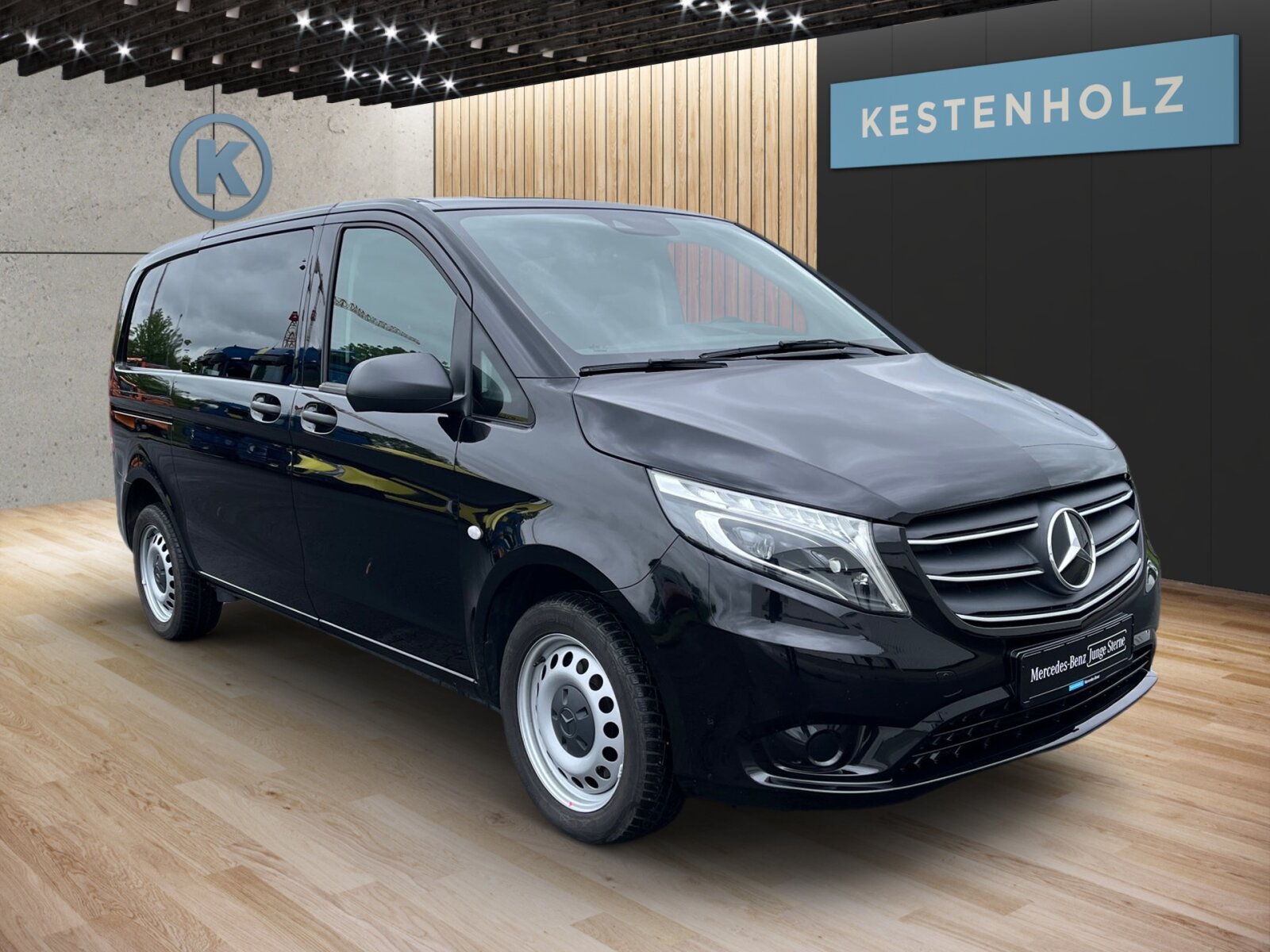 Ausstattungslinien und -Pakete:  BlueEFFICIENCY-Paket:  Chrom Interieur-Paket:  Mixto:  Spiegel-Paket Vito:Exterieur:  Anhängelast 2500 kg:  Anhängerkupplung Kugelkopf fest:  Außenspiegel elektrisch heranklappbar:  Außenspiegel heizbar und elektrisch verstellbar,   Baureihe C447 Vito/V-Klasse:  Befestigungspunkte im Dachrahmen,   CO2-optimierte Bremsanlage,   Fenster in Heckklappe mit Wisch- und Waschanlage,   Fenster vorn links, fest in Seitenwand/Schiebetür,   Generator 14 V / 250 A:  Haupttank 70 Liter:  Heckkamera nicht einklappbar,   Heckklappe:  Hinterachswellenfabrikat IFA,   Kombifahrzeug:  Komplettfahrzeug,   Kühlergrill verchromt,   LED Intelligent Light System:  Metallic-Lack:  Radstand 3200 mm, Überhang kurz,   Schluss-, Brems- und Blinklicht in LED-Technik:  Stahlräder 6,5 J x 17,   Stahlräder Sonderlackierung,   Steuercode Umstellung WLTP,   Stoßfänger und Anbauteile in Wagenfarbe lackiert,   Wegfall Heckbeschriftung:Interieur:  Armlehnen für Bestuhlung im Fahrgastraum,   Beifahrersitz Zweisitzer:  Dachverkleidung Standard Säule B-D,   Holzfußboden,   Innenraumleuchte(n) im Fond,   Innenverkleidung Laderaum, obere Felder,   Innenverkleidung Laderaum, seitlich,   Klimatisierungsautomatik Thermotronic:  Komfort Fahrersitz:  Kunstleder schwarz:  Lederlenkrad:  Linkslenker,   Lordosenstütze Fahrersitz,   Vordersitze mit EASY-ENTRY-FunktionMultimedia:  2-Wege-Lautsprecher vorne,   Audio 40:  Digitales Extra: Remote Services Plus,   Digitales Radio (DAB):  Kommunikationsmodul (LTE) für digitale Dienste:  Live Traffic Information,   Mercedes-Benz Notrufsystem:Komfort und Umwelt:  9G-TRONIC:  Abgasreinigung SCR Generation 4,   Allrad permanent:  Attention Assist:  Außen-/Innenspiegel mit Abblendautomatik,   Berganfahrhilfe:  Colorverglasung im Fond, Schwarzglas:  ECO Start-Stop Funktion:  Emissionsklasse Euro 6d N1 GR.III/N2:  Fahrlichtassistent,   Fernlichtassistent PLUS:  Lenkrad in Neigung und Höhe verstellbar,   Multifunktionslenkrad mit Reiserechner:  Regensensor:  Rückfahrkamera:  Sauglüfter elektrisch Leistungsstufe 5,   Tempomat:  Warmwasser-Zusatzheizung:Sicherheit:  Beifahrerairbag,   Kindersicherung an Türen im FahrgastraumZustand/Papiere:  Modellpflege:  Wartungsintervall 40.000 km,   Zulassung als LKW:Weiteres:  Fenster v. rechts, fest in Seitenwand/Schiebetür,   Funkfernbedienung für Warmwasser-Zusatzheizung:  Gewichtsvariante 3.050 kg,   Hersteller Mercedes-Benz AG,   Pannenmanagement,   Schilder / Druckschriften deutsch,   Steuercode Modellpflege,   Vertriebskennzeichen 0,   Änderungsjahr G1-II:  Geschwindigkeitsbegrenzung 210 km/h,   Motor OM 654 DE 20 LA 140 kW (190 PS) 3800/min.