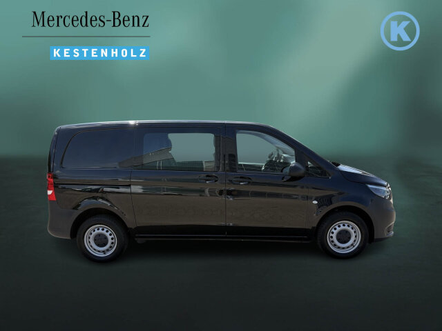 Interne Fahrzeugnr.:: 0923948Ausstattungslinien und -Pakete:  Basic,   BlueEFFICIENCY-Paket,   Mixto,   Modellgeneration 1Exterieur:  6-Gang-Schaltgetriebe TSG 380,   Aktiver Feststeller Schiebetür,   Anhängelast 0 kg/lbs,   Basisfahrwerk Plus,   Baureihe C447 Vito/V-Klasse,   Befestigungspunkte im Dachrahmen,   CO2-optimierte Bremsanlage,   Fenster vorn links, fest in Seitenwand/Schiebetür,   Generator 14 V / 250 A,   Gewichtsvariante 2.800 kg,   Haupttank 57 Liter,   Heckklappe,   Hinterachswellenfabrikat IFA,   Inland - Code,   Kombifahrzeug,   Komplettfahrzeug,   Metallic-Lack,   Pufferbatterie für Startvorgang,   Radstand 3200 mm, Überhang kurz,   Steuercode Umstellung WLTP,   Steuercode Werk 157,   Vliesbatterie 12 V 92 Ah,   Wärmedämmendes Glas rundumInterieur:  3er - Sitzbank 1. Reihe mit klappbarem äußeren Sitz,   Abschließbares Handschuhfach,   Beifahrersitz verstellbar,   Dachverkleidung Standard Säule B-D,   Fahrersitz,   Holzfußboden,   Innenraumleuchte(n) im Fond,   Innenspiegel,   Innenverkleidung Laderaum, seitlich,   Linkslenker,   Stoff Caluma schwarz,   Warmluftkanal zum FahrgastraumMultimedia:  2-Wege-Lautsprecher vorne,   Audio 10,   Digitales Extra: Remote Services Plus,   Digitales Radio (DAB),   Kommunikationsmodul (LTE) für digitale Dienste,   Mercedes-Benz NotrufsystemKomfort und Umwelt:  Abgasreinigung SCR Generation 4,   Attention Assist,   Berganfahrhilfe,   ECO Start-Stop Funktion,   Emissionsklasse Euro 6d N1 GR.III/N2,   Fahrlichtassistent,   Mercedes-Benz MobiloVan mit DSB und GgD,   Sauglüfter elektrisch Leistungsstufe 5,   TempomatSicherheit:  Adaptives Bremslicht,   Beifahrerairbag,   Fußgängerschutz,   Gurtwarneinrichtung für Beifahrer,   Kindersicherung an Türen im Fahrgastraum,   Verbandtasche,   Warndreieck,   Warnlampe für WischwasserfüllstandZustand/Papiere:  COC-Papiere,   Modellpflege,   Premiumschutz Reifen (3 Jahre),   Wartungsintervall 40.000 km,   Zulassung als LKWWeiteres:  Europa,   Fahrzeug HVO fähig,   Fenster v. rechts, fest in Seitenwand/Schiebetür,   Hersteller Mercedes-Benz AG,   OM 654 DE 20 LA 75 kW (102 PS) 3800/min,   Pannenmanagement,   Region EU/ EFTA,   Schilder / Druckschriften deutsch,   Steuercode Entwicklung,   Steuercode Modellpflege,   Vertriebskennzeichen 0,   VIN codierte Fahrzeugdaten mit Prüfziffer,   Änderungsjahr G2-II,   Geschwindigkeitsbegrenzung 210 km/h,   Modelljahr 3.