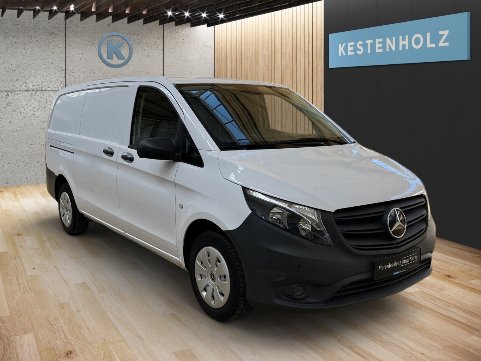 Ausstattungslinien und -Pakete:  BlueEFFICIENCY-Paket:  Park-Paket:  ProExterieur:  6-Gang-Schaltgetriebe TSG 380,   Änderungsjahr G3-II,   Außenspiegel heizbar und elektrisch verstellbar,   Baureihe C447 Vito/V-Klasse:  Befestigungspunkte im Dachrahmen,   CO2-optimierte Bremsanlage,   Elektrik für Anhängersteckdose:  Generator 14 V / 250 A:  Gewichtsvariante 2.800 kg:  Haupttank 70 Liter:  Heckkamera nicht einklappbar,   Heckklappe:  Hinterachswellenfabrikat IFA,   Kastenwagen:  Komplettfahrzeug,   Nebelscheinwerfer Halogen,   Radvollabdeckung,   Reserverad mit Wagenheber,   Schweißmuttern Seitenwand für Ausbauten,   Steuercode Umstellung WLTP,   Wegfall Heckbeschriftung:Interieur:  Beifahrersitz Zweisitzer:  Holzfußboden,   Innenverkleidung Laderaum, obere Felder,   Innenverkleidung Laderaum, seitlich,   Komfort Fahrersitz:  Kunstleder schwarz:  LED-Lichtband im Laderaum:  Lederlenkrad und Lederschalthebel,   Linkslenker,   Lordosenstütze Fahrersitz,   Trennwand durchgehend:  Zurrschienen Seitenwand an BrüstungsgurtMultimedia:  2-Wege-Lautsprecher vorne,   Audio 40:  Digitales Extra: Remote Services Plus,   Digitales Radio (DAB):  Kommunikationsmodul (LTE) für digitale Dienste:  Live Traffic Information,   Mercedes-Benz Notrufsystem:Komfort und Umwelt:  Abgasreinigung SCR Generation 4,   Attention Assist:  Berganfahrhilfe:  ECO Start-Stop Funktion:  Emissionsklasse Euro 6d N1 GR.III/N2:  Fahrlichtassistent,   Lenkrad in Neigung und Höhe verstellbar,   Multi-Tasten Funkfernbedienung,   Multifunktionslenkrad mit Reiserechner:  Parktronic:  Regensensor:  Rückfahrkamera:  Sauglüfter elektrisch Leistungsstufe 5,   Tempomat:  Warmwasser-Zusatzheizung:Sicherheit:  Aktiver Brems-Assistent:  BeifahrerairbagZustand/Papiere:  Modellpflege:  Wartungsintervall 40.000 km,   Zulassung als LKW:Weiteres:  AEJ X3/1,   AEJ X3/2,   Fahrzeug HVO fähig,   halbautomatisch geregelt Klimaanlage TEMPMATIC:  Hersteller Mercedes-Benz AG,   Pannenmanagement,   Schilder / Druckschriften deutsch,   Steuercode Modellpflege,   VIN codierte Fahrzeugdaten mit Prüfziffer,   Geschwindigkeitsbegrenzung 210 km/h,   Modelljahr 4,   Motor OM 654 DE 20 LA 120 kW (163 PS) 3800/min.