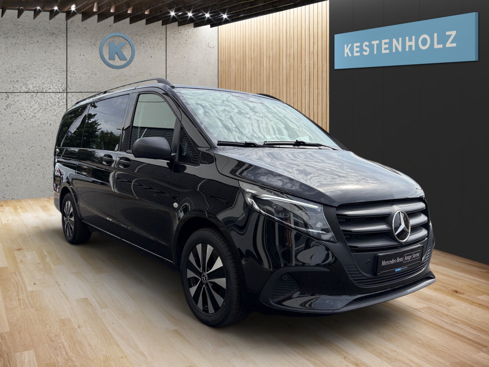 Ausstattungslinien und -Pakete:  Aerodynamik-Paket,   BlueEFFICIENCY-Paket:  Chrom Interieur-Paket:  Fahrassistenz-Paket:  Modellgeneration 2,   Park-Paket mit Rückfahrkamera:  Spiegel-Paket Vito:  Tourer PRO:Exterieur:  Außenspiegel elektrisch heranklappbar:  Außenspiegel heizbar und elektrisch verstellbar,   Basisfahrwerk Plus:  Baureihe C447 Vito/V-Klasse:  CO2-optimierte Bremsanlage,   Dachreling,   Elektrik für Anhängersteckdose:  Fehlbetankungsschutz,   Fenster in Heckklappe mit Wisch- und Waschanlage,   Fenster vorn links, fest in Seitenwand/Schiebetür,   Generator 14 V / 250 A:  Gewichtsvariante 3.100 kg,   Haupttank 70 Liter:  Heckklappe:  Hinterachswellenfabrikat IFA,   Kombifahrzeug:  Komplettfahrzeug,   Leichtmetallräder 7,0Jx17 5-Doppelspeich.-Design,   Metallic-Lack:  Multibeam LED: Fernlichtassistent Adaptive plus,   Radstand 3200 mm, Überhang lang,   Räderfabrikat Ronal,   Schiebetür links:  Schluss-, Brems- und Blinklicht in LED-Technik:  Steuercode Umstellung WLTP,   Stoßfänger und Anbauteile in Wagenfarbe lackiert,   Wet Wiper Wischblätter beheiztInterieur:  3er-Komfort-Sitzbank EASY-ENTRY in 1.Reihe im Fond,   3er-Komfort-Sitzbank EASY-ENTRY in 2.Reihe im Fond,   Armlehnen für Bestuhlung im Fahrgastraum,   Beleuchtung im Haltegriff Fond mit Lesespot,   Fenster fest hinten,   Innenspiegel  automatisch abblendend,   Innenverkleidung gehobene Ausführung,   Komfort-Beifahrersitz:  Komfort Fahrersitz:  Lederlenkrad:  Linkslenker,   Lordosenstütze Beifahrersitz,   Lordosenstütze Fahrersitz,   Sitzbelegungserkennung Fahrersitz:  Sitzheizung für Beifahrer:  Sitzheizung für Fahrer:  Sitzkissentiefenverstellung Beifahrer,   Sitzkissentiefenverstellung Fahrer,   Sitzschienen mit Schnellverriegelung, 3 Schienen,   Stoff Caluma schwarzMultimedia:  2-Wege-Lautsprecher vorn und hinten,   Digitales Extra: Festplatten-Navigation,   Digitales Extra: Remote Services Plus,   Digitales Extra: Smartphone Integration,   Digitales Radio (DAB):  Kommunikationsmodul (LTE) für digitale Dienste:  Live Traffic Information,   MBUX Multimediasystem:  Mercedes-Benz Notrufsystem:Komfort und Umwelt:  9G-TRONIC:  Abgasreinigung SCR Generation 4,   Aktiver Geschwindigkeitslimit-Assistent:  Aktiver Lenk-Assistent:  Aktiver Spurhalte-Assistent:  Attention Assist:  Berganfahrhilfe:  Colorverglasung im Fond, Schwarzglas:  ECO Start-Stop Funktion:  Erweitertes autom. Wiederanfahren auf Autobahnen,   Fahrlichtassistent,   Intelligenter Geschwindigkeitsassistent (ISA),   Kindererkennung im Fahrzeug passiv,   Kofferraum-Komfortschließung,   Lenkradheizung:  Lenkrad in Neigung und Höhe verstellbar,   Multifunktionslenkrad:  Nachtbeleuchtung,   Streckenbasierte Geschwindigkeitsanpassung,   Totwinkel-Assistent:  Verkehrszeichen-Assistent:  Zuheizer  elektrischSicherheit:  Aktiver Abstands-Assistent DISTRONIC:  Aktiver Brems-Assistent:  Beifahrerairbag,   Bremskraftverstärkerausfallkompensierung,   elek. Feststellbremse,   Feuerlöscher 1 kg,   HOLD-Funktion:  Kindersicherung an Türen im Fahrgastraum,   Reifendrucküberwachung an VA u. HA, drahtlos:  Thorax-Pelvis-Sidebag Beifahrer:  Thorax-Pelvis-Sidebag Fahrer,   Windowbags für Fahrer und Beifahrer:Zustand/Papiere:  Modellpflege:  Wartungsintervall 40.000 km,   Zulassung als PKW:Weiteres:  AEJ X5/1,   BEDIENUNGSANLEITUNG U. SERVICEHEFT-DEUTSCH,   EMISSIONSKLASSE EURO 6E-BIS M1,   Fahrzeug HVO fähig,   Fenster v. rechts, fest in Seitenwand/Schiebetür,   halbautomatisch geregelt Klimaanlage TEMPMATIC:  Hersteller Mercedes-Benz AG,   Mopf II,   Pannenmanagement,   Schilder / Druckschriften deutsch,   Steuercode Modellpflege,   Vertriebskennzeichen 0,   VIN codierte Fahrzeugdaten mit Prüfziffer,   Wartungsintervall 2 Jahre,   WIPPS-Länder WEU+COC,   Geschwindigkeitsbegrenzung 210 km/h,   Motor OM 654 DE 20 LA 140 kW (190 PS) 3800/min.