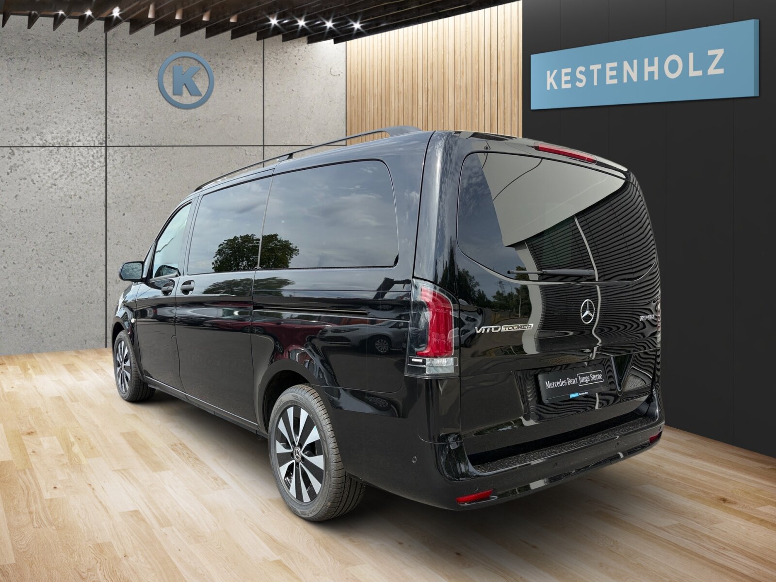 Ausstattungslinien und -Pakete:  Aerodynamik-Paket,   BlueEFFICIENCY-Paket:  Chrom Interieur-Paket:  Fahrassistenz-Paket:  Modellgeneration 2,   Park-Paket mit Rückfahrkamera:  Spiegel-Paket Vito:  Tourer PRO:Exterieur:  Außenspiegel elektrisch heranklappbar:  Außenspiegel heizbar und elektrisch verstellbar,   Basisfahrwerk Plus:  Baureihe C447 Vito/V-Klasse:  CO2-optimierte Bremsanlage,   Dachreling,   Elektrik für Anhängersteckdose:  Fehlbetankungsschutz,   Fenster in Heckklappe mit Wisch- und Waschanlage,   Fenster vorn links, fest in Seitenwand/Schiebetür,   Generator 14 V / 250 A:  Gewichtsvariante 3.100 kg,   Haupttank 70 Liter:  Heckklappe:  Hinterachswellenfabrikat IFA,   Kombifahrzeug:  Komplettfahrzeug,   Leichtmetallräder 7,0Jx17 5-Doppelspeich.-Design,   Metallic-Lack:  Multibeam LED: Fernlichtassistent Adaptive plus,   Radstand 3200 mm, Überhang lang,   Räderfabrikat Ronal,   Schiebetür links:  Schluss-, Brems- und Blinklicht in LED-Technik:  Steuercode Umstellung WLTP,   Stoßfänger und Anbauteile in Wagenfarbe lackiert,   Wet Wiper Wischblätter beheiztInterieur:  3er-Komfort-Sitzbank EASY-ENTRY in 1.Reihe im Fond,   3er-Komfort-Sitzbank EASY-ENTRY in 2.Reihe im Fond,   Armlehnen für Bestuhlung im Fahrgastraum,   Beleuchtung im Haltegriff Fond mit Lesespot,   Fenster fest hinten,   Innenspiegel  automatisch abblendend,   Innenverkleidung gehobene Ausführung,   Komfort-Beifahrersitz:  Komfort Fahrersitz:  Lederlenkrad:  Linkslenker,   Lordosenstütze Beifahrersitz,   Lordosenstütze Fahrersitz,   Sitzbelegungserkennung Fahrersitz:  Sitzheizung für Beifahrer:  Sitzheizung für Fahrer:  Sitzkissentiefenverstellung Beifahrer,   Sitzkissentiefenverstellung Fahrer,   Sitzschienen mit Schnellverriegelung, 3 Schienen,   Stoff Caluma schwarzMultimedia:  2-Wege-Lautsprecher vorn und hinten,   Digitales Extra: Festplatten-Navigation,   Digitales Extra: Remote Services Plus,   Digitales Extra: Smartphone Integration,   Digitales Radio (DAB):  Kommunikationsmodul (LTE) für digitale Dienste:  Live Traffic Information,   MBUX Multimediasystem:  Mercedes-Benz Notrufsystem:Komfort und Umwelt:  9G-TRONIC:  Abgasreinigung SCR Generation 4,   Aktiver Geschwindigkeitslimit-Assistent:  Aktiver Lenk-Assistent:  Aktiver Spurhalte-Assistent:  Attention Assist:  Berganfahrhilfe:  Colorverglasung im Fond, Schwarzglas:  ECO Start-Stop Funktion:  Erweitertes autom. Wiederanfahren auf Autobahnen,   Fahrlichtassistent,   Intelligenter Geschwindigkeitsassistent (ISA),   Kindererkennung im Fahrzeug passiv,   Kofferraum-Komfortschließung,   Lenkradheizung:  Lenkrad in Neigung und Höhe verstellbar,   Multifunktionslenkrad:  Nachtbeleuchtung,   Streckenbasierte Geschwindigkeitsanpassung,   Totwinkel-Assistent:  Verkehrszeichen-Assistent:  Zuheizer  elektrischSicherheit:  Aktiver Abstands-Assistent DISTRONIC:  Aktiver Brems-Assistent:  Beifahrerairbag,   Bremskraftverstärkerausfallkompensierung,   elek. Feststellbremse,   Feuerlöscher 1 kg,   HOLD-Funktion:  Kindersicherung an Türen im Fahrgastraum,   Reifendrucküberwachung an VA u. HA, drahtlos:  Thorax-Pelvis-Sidebag Beifahrer:  Thorax-Pelvis-Sidebag Fahrer,   Windowbags für Fahrer und Beifahrer:Zustand/Papiere:  Modellpflege:  Wartungsintervall 40.000 km,   Zulassung als PKW:Weiteres:  AEJ X5/1,   BEDIENUNGSANLEITUNG U. SERVICEHEFT-DEUTSCH,   EMISSIONSKLASSE EURO 6E-BIS M1,   Fahrzeug HVO fähig,   Fenster v. rechts, fest in Seitenwand/Schiebetür,   halbautomatisch geregelt Klimaanlage TEMPMATIC:  Hersteller Mercedes-Benz AG,   Mopf II,   Pannenmanagement,   Schilder / Druckschriften deutsch,   Steuercode Modellpflege,   Vertriebskennzeichen 0,   VIN codierte Fahrzeugdaten mit Prüfziffer,   Wartungsintervall 2 Jahre,   WIPPS-Länder WEU+COC,   Geschwindigkeitsbegrenzung 210 km/h,   Motor OM 654 DE 20 LA 140 kW (190 PS) 3800/min.