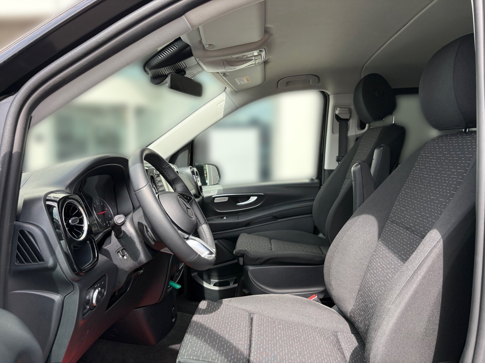 Ausstattungslinien und -Pakete:  Aerodynamik-Paket,   BlueEFFICIENCY-Paket:  Chrom Interieur-Paket:  Fahrassistenz-Paket:  Modellgeneration 2,   Park-Paket mit Rückfahrkamera:  Spiegel-Paket Vito:  Tourer PRO:Exterieur:  Außenspiegel elektrisch heranklappbar:  Außenspiegel heizbar und elektrisch verstellbar,   Basisfahrwerk Plus:  Baureihe C447 Vito/V-Klasse:  CO2-optimierte Bremsanlage,   Dachreling,   Elektrik für Anhängersteckdose:  Fehlbetankungsschutz,   Fenster in Heckklappe mit Wisch- und Waschanlage,   Fenster vorn links, fest in Seitenwand/Schiebetür,   Generator 14 V / 250 A:  Gewichtsvariante 3.100 kg,   Haupttank 70 Liter:  Heckklappe:  Hinterachswellenfabrikat IFA,   Kombifahrzeug:  Komplettfahrzeug,   Leichtmetallräder 7,0Jx17 5-Doppelspeich.-Design,   Metallic-Lack:  Multibeam LED: Fernlichtassistent Adaptive plus,   Radstand 3200 mm, Überhang lang,   Räderfabrikat Ronal,   Schiebetür links:  Schluss-, Brems- und Blinklicht in LED-Technik:  Steuercode Umstellung WLTP,   Stoßfänger und Anbauteile in Wagenfarbe lackiert,   Wet Wiper Wischblätter beheiztInterieur:  3er-Komfort-Sitzbank EASY-ENTRY in 1.Reihe im Fond,   3er-Komfort-Sitzbank EASY-ENTRY in 2.Reihe im Fond,   Armlehnen für Bestuhlung im Fahrgastraum,   Beleuchtung im Haltegriff Fond mit Lesespot,   Fenster fest hinten,   Innenspiegel  automatisch abblendend,   Innenverkleidung gehobene Ausführung,   Komfort-Beifahrersitz:  Komfort Fahrersitz:  Lederlenkrad:  Linkslenker,   Lordosenstütze Beifahrersitz,   Lordosenstütze Fahrersitz,   Sitzbelegungserkennung Fahrersitz:  Sitzheizung für Beifahrer:  Sitzheizung für Fahrer:  Sitzkissentiefenverstellung Beifahrer,   Sitzkissentiefenverstellung Fahrer,   Sitzschienen mit Schnellverriegelung, 3 Schienen,   Stoff Caluma schwarzMultimedia:  2-Wege-Lautsprecher vorn und hinten,   Digitales Extra: Festplatten-Navigation,   Digitales Extra: Remote Services Plus,   Digitales Extra: Smartphone Integration,   Digitales Radio (DAB):  Kommunikationsmodul (LTE) für digitale Dienste:  Live Traffic Information,   MBUX Multimediasystem:  Mercedes-Benz Notrufsystem:Komfort und Umwelt:  9G-TRONIC:  Abgasreinigung SCR Generation 4,   Aktiver Geschwindigkeitslimit-Assistent:  Aktiver Lenk-Assistent:  Aktiver Spurhalte-Assistent:  Attention Assist:  Berganfahrhilfe:  Colorverglasung im Fond, Schwarzglas:  ECO Start-Stop Funktion:  Erweitertes autom. Wiederanfahren auf Autobahnen,   Fahrlichtassistent,   Intelligenter Geschwindigkeitsassistent (ISA),   Kindererkennung im Fahrzeug passiv,   Kofferraum-Komfortschließung,   Lenkradheizung:  Lenkrad in Neigung und Höhe verstellbar,   Multifunktionslenkrad:  Nachtbeleuchtung,   Streckenbasierte Geschwindigkeitsanpassung,   Totwinkel-Assistent:  Verkehrszeichen-Assistent:  Zuheizer  elektrischSicherheit:  Aktiver Abstands-Assistent DISTRONIC:  Aktiver Brems-Assistent:  Beifahrerairbag,   Bremskraftverstärkerausfallkompensierung,   elek. Feststellbremse,   Feuerlöscher 1 kg,   HOLD-Funktion:  Kindersicherung an Türen im Fahrgastraum,   Reifendrucküberwachung an VA u. HA, drahtlos:  Thorax-Pelvis-Sidebag Beifahrer:  Thorax-Pelvis-Sidebag Fahrer,   Windowbags für Fahrer und Beifahrer:Zustand/Papiere:  Modellpflege:  Wartungsintervall 40.000 km,   Zulassung als PKW:Weiteres:  AEJ X5/1,   BEDIENUNGSANLEITUNG U. SERVICEHEFT-DEUTSCH,   EMISSIONSKLASSE EURO 6E-BIS M1,   Fahrzeug HVO fähig,   Fenster v. rechts, fest in Seitenwand/Schiebetür,   halbautomatisch geregelt Klimaanlage TEMPMATIC:  Hersteller Mercedes-Benz AG,   Mopf II,   Pannenmanagement,   Schilder / Druckschriften deutsch,   Steuercode Modellpflege,   Vertriebskennzeichen 0,   VIN codierte Fahrzeugdaten mit Prüfziffer,   Wartungsintervall 2 Jahre,   WIPPS-Länder WEU+COC,   Geschwindigkeitsbegrenzung 210 km/h,   Motor OM 654 DE 20 LA 140 kW (190 PS) 3800/min.