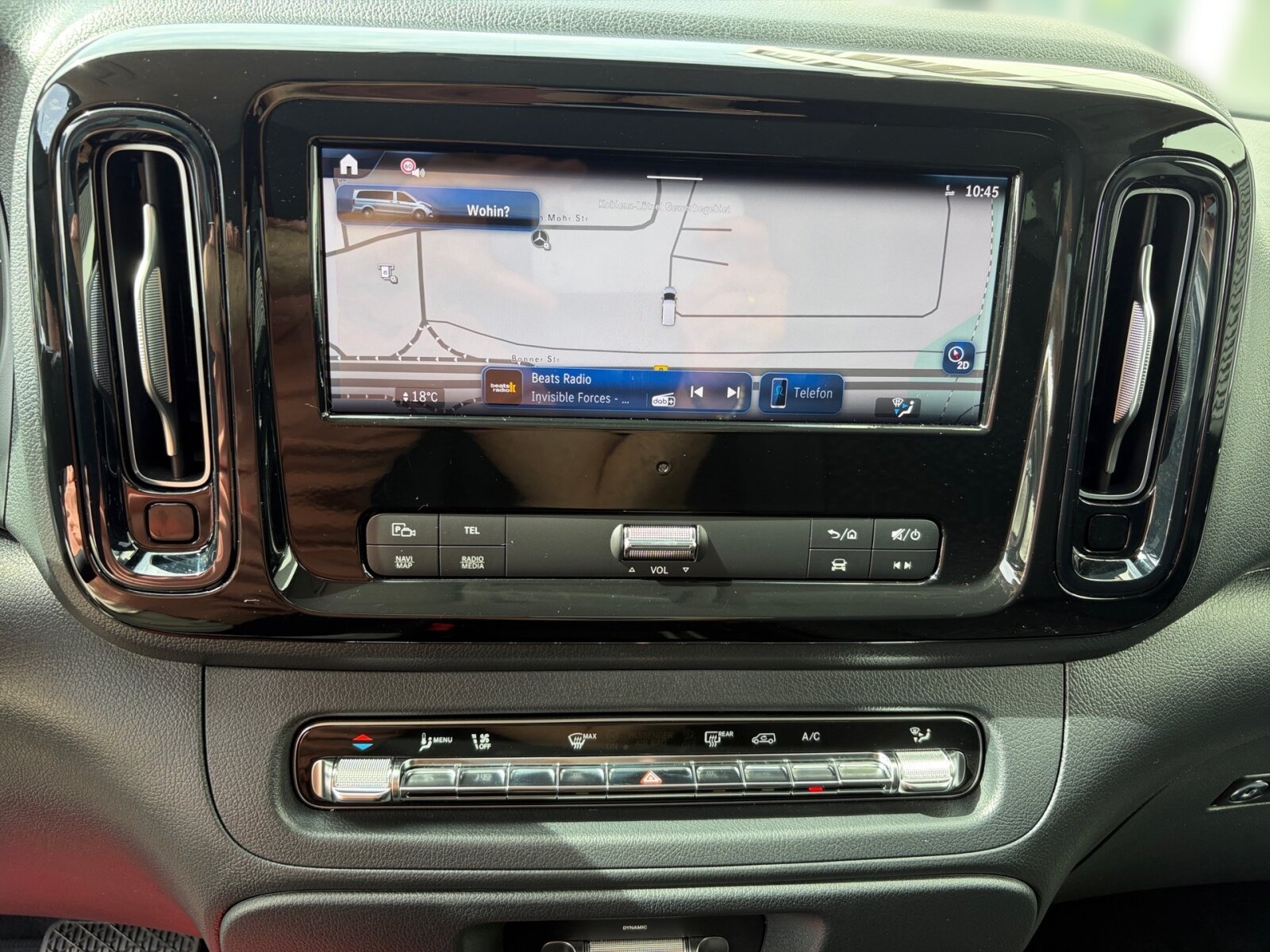 Ausstattungslinien und -Pakete:  Aerodynamik-Paket,   BlueEFFICIENCY-Paket:  Chrom Interieur-Paket:  Fahrassistenz-Paket:  Modellgeneration 2,   Park-Paket mit Rückfahrkamera:  Spiegel-Paket Vito:  Tourer PRO:Exterieur:  Außenspiegel elektrisch heranklappbar:  Außenspiegel heizbar und elektrisch verstellbar,   Basisfahrwerk Plus:  Baureihe C447 Vito/V-Klasse:  CO2-optimierte Bremsanlage,   Dachreling,   Elektrik für Anhängersteckdose:  Fehlbetankungsschutz,   Fenster in Heckklappe mit Wisch- und Waschanlage,   Fenster vorn links, fest in Seitenwand/Schiebetür,   Generator 14 V / 250 A:  Gewichtsvariante 3.100 kg,   Haupttank 70 Liter:  Heckklappe:  Hinterachswellenfabrikat IFA,   Kombifahrzeug:  Komplettfahrzeug,   Leichtmetallräder 7,0Jx17 5-Doppelspeich.-Design,   Metallic-Lack:  Multibeam LED: Fernlichtassistent Adaptive plus,   Radstand 3200 mm, Überhang lang,   Räderfabrikat Ronal,   Schiebetür links:  Schluss-, Brems- und Blinklicht in LED-Technik:  Steuercode Umstellung WLTP,   Stoßfänger und Anbauteile in Wagenfarbe lackiert,   Wet Wiper Wischblätter beheiztInterieur:  3er-Komfort-Sitzbank EASY-ENTRY in 1.Reihe im Fond,   3er-Komfort-Sitzbank EASY-ENTRY in 2.Reihe im Fond,   Armlehnen für Bestuhlung im Fahrgastraum,   Beleuchtung im Haltegriff Fond mit Lesespot,   Fenster fest hinten,   Innenspiegel  automatisch abblendend,   Innenverkleidung gehobene Ausführung,   Komfort-Beifahrersitz:  Komfort Fahrersitz:  Lederlenkrad:  Linkslenker,   Lordosenstütze Beifahrersitz,   Lordosenstütze Fahrersitz,   Sitzbelegungserkennung Fahrersitz:  Sitzheizung für Beifahrer:  Sitzheizung für Fahrer:  Sitzkissentiefenverstellung Beifahrer,   Sitzkissentiefenverstellung Fahrer,   Sitzschienen mit Schnellverriegelung, 3 Schienen,   Stoff Caluma schwarzMultimedia:  2-Wege-Lautsprecher vorn und hinten,   Digitales Extra: Festplatten-Navigation,   Digitales Extra: Remote Services Plus,   Digitales Extra: Smartphone Integration,   Digitales Radio (DAB):  Kommunikationsmodul (LTE) für digitale Dienste:  Live Traffic Information,   MBUX Multimediasystem:  Mercedes-Benz Notrufsystem:Komfort und Umwelt:  9G-TRONIC:  Abgasreinigung SCR Generation 4,   Aktiver Geschwindigkeitslimit-Assistent:  Aktiver Lenk-Assistent:  Aktiver Spurhalte-Assistent:  Attention Assist:  Berganfahrhilfe:  Colorverglasung im Fond, Schwarzglas:  ECO Start-Stop Funktion:  Erweitertes autom. Wiederanfahren auf Autobahnen,   Fahrlichtassistent,   Intelligenter Geschwindigkeitsassistent (ISA),   Kindererkennung im Fahrzeug passiv,   Kofferraum-Komfortschließung,   Lenkradheizung:  Lenkrad in Neigung und Höhe verstellbar,   Multifunktionslenkrad:  Nachtbeleuchtung,   Streckenbasierte Geschwindigkeitsanpassung,   Totwinkel-Assistent:  Verkehrszeichen-Assistent:  Zuheizer  elektrischSicherheit:  Aktiver Abstands-Assistent DISTRONIC:  Aktiver Brems-Assistent:  Beifahrerairbag,   Bremskraftverstärkerausfallkompensierung,   elek. Feststellbremse,   Feuerlöscher 1 kg,   HOLD-Funktion:  Kindersicherung an Türen im Fahrgastraum,   Reifendrucküberwachung an VA u. HA, drahtlos:  Thorax-Pelvis-Sidebag Beifahrer:  Thorax-Pelvis-Sidebag Fahrer,   Windowbags für Fahrer und Beifahrer:Zustand/Papiere:  Modellpflege:  Wartungsintervall 40.000 km,   Zulassung als PKW:Weiteres:  AEJ X5/1,   BEDIENUNGSANLEITUNG U. SERVICEHEFT-DEUTSCH,   EMISSIONSKLASSE EURO 6E-BIS M1,   Fahrzeug HVO fähig,   Fenster v. rechts, fest in Seitenwand/Schiebetür,   halbautomatisch geregelt Klimaanlage TEMPMATIC:  Hersteller Mercedes-Benz AG,   Mopf II,   Pannenmanagement,   Schilder / Druckschriften deutsch,   Steuercode Modellpflege,   Vertriebskennzeichen 0,   VIN codierte Fahrzeugdaten mit Prüfziffer,   Wartungsintervall 2 Jahre,   WIPPS-Länder WEU+COC,   Geschwindigkeitsbegrenzung 210 km/h,   Motor OM 654 DE 20 LA 140 kW (190 PS) 3800/min.