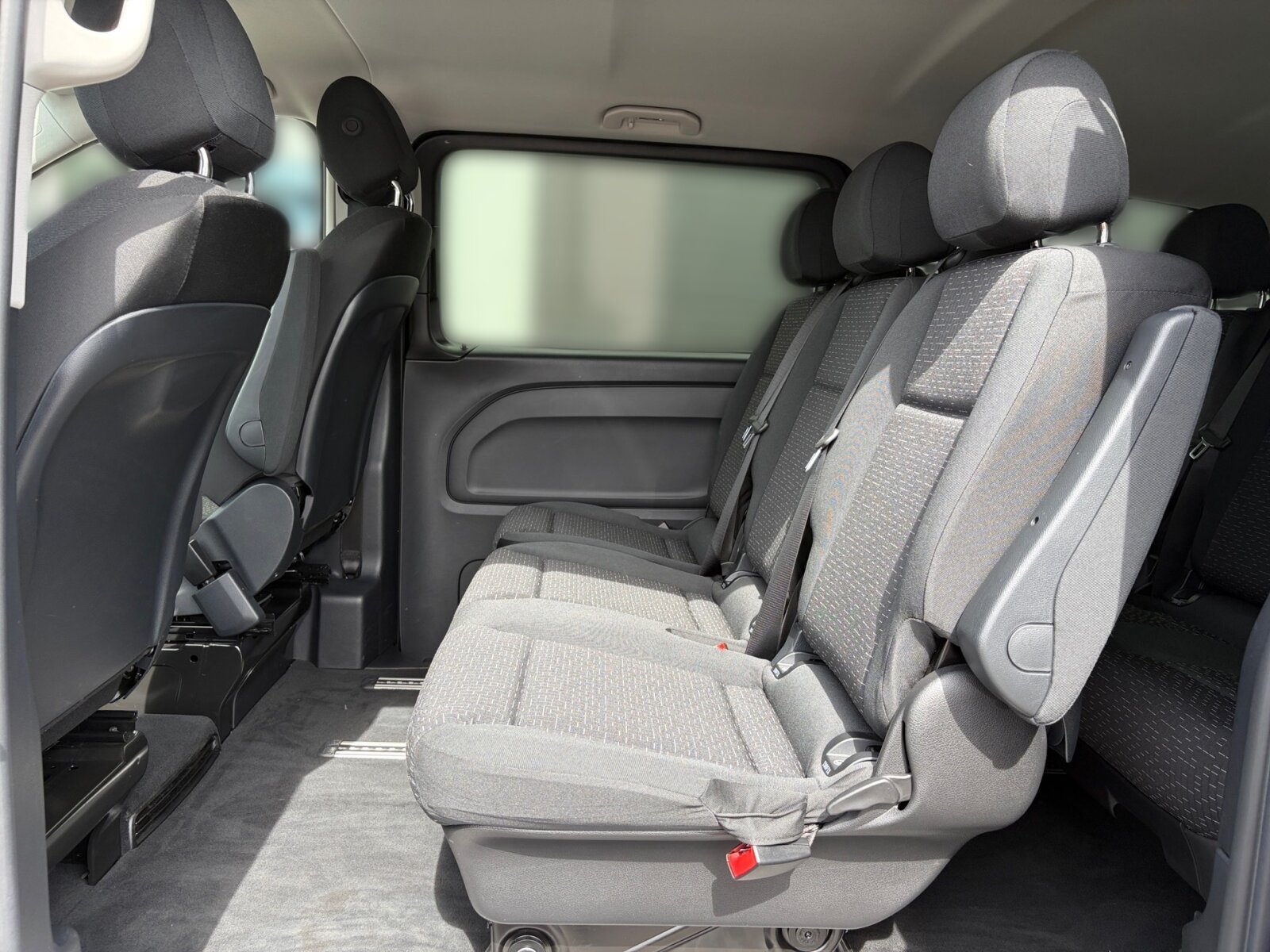 Ausstattungslinien und -Pakete:  Aerodynamik-Paket,   BlueEFFICIENCY-Paket:  Chrom Interieur-Paket:  Fahrassistenz-Paket:  Modellgeneration 2,   Park-Paket mit Rückfahrkamera:  Spiegel-Paket Vito:  Tourer PRO:Exterieur:  Außenspiegel elektrisch heranklappbar:  Außenspiegel heizbar und elektrisch verstellbar,   Basisfahrwerk Plus:  Baureihe C447 Vito/V-Klasse:  CO2-optimierte Bremsanlage,   Dachreling,   Elektrik für Anhängersteckdose:  Fehlbetankungsschutz,   Fenster in Heckklappe mit Wisch- und Waschanlage,   Fenster vorn links, fest in Seitenwand/Schiebetür,   Generator 14 V / 250 A:  Gewichtsvariante 3.100 kg,   Haupttank 70 Liter:  Heckklappe:  Hinterachswellenfabrikat IFA,   Kombifahrzeug:  Komplettfahrzeug,   Leichtmetallräder 7,0Jx17 5-Doppelspeich.-Design,   Metallic-Lack:  Multibeam LED: Fernlichtassistent Adaptive plus,   Radstand 3200 mm, Überhang lang,   Räderfabrikat Ronal,   Schiebetür links:  Schluss-, Brems- und Blinklicht in LED-Technik:  Steuercode Umstellung WLTP,   Stoßfänger und Anbauteile in Wagenfarbe lackiert,   Wet Wiper Wischblätter beheiztInterieur:  3er-Komfort-Sitzbank EASY-ENTRY in 1.Reihe im Fond,   3er-Komfort-Sitzbank EASY-ENTRY in 2.Reihe im Fond,   Armlehnen für Bestuhlung im Fahrgastraum,   Beleuchtung im Haltegriff Fond mit Lesespot,   Fenster fest hinten,   Innenspiegel  automatisch abblendend,   Innenverkleidung gehobene Ausführung,   Komfort-Beifahrersitz:  Komfort Fahrersitz:  Lederlenkrad:  Linkslenker,   Lordosenstütze Beifahrersitz,   Lordosenstütze Fahrersitz,   Sitzbelegungserkennung Fahrersitz:  Sitzheizung für Beifahrer:  Sitzheizung für Fahrer:  Sitzkissentiefenverstellung Beifahrer,   Sitzkissentiefenverstellung Fahrer,   Sitzschienen mit Schnellverriegelung, 3 Schienen,   Stoff Caluma schwarzMultimedia:  2-Wege-Lautsprecher vorn und hinten,   Digitales Extra: Festplatten-Navigation,   Digitales Extra: Remote Services Plus,   Digitales Extra: Smartphone Integration,   Digitales Radio (DAB):  Kommunikationsmodul (LTE) für digitale Dienste:  Live Traffic Information,   MBUX Multimediasystem:  Mercedes-Benz Notrufsystem:Komfort und Umwelt:  9G-TRONIC:  Abgasreinigung SCR Generation 4,   Aktiver Geschwindigkeitslimit-Assistent:  Aktiver Lenk-Assistent:  Aktiver Spurhalte-Assistent:  Attention Assist:  Berganfahrhilfe:  Colorverglasung im Fond, Schwarzglas:  ECO Start-Stop Funktion:  Erweitertes autom. Wiederanfahren auf Autobahnen,   Fahrlichtassistent,   Intelligenter Geschwindigkeitsassistent (ISA),   Kindererkennung im Fahrzeug passiv,   Kofferraum-Komfortschließung,   Lenkradheizung:  Lenkrad in Neigung und Höhe verstellbar,   Multifunktionslenkrad:  Nachtbeleuchtung,   Streckenbasierte Geschwindigkeitsanpassung,   Totwinkel-Assistent:  Verkehrszeichen-Assistent:  Zuheizer  elektrischSicherheit:  Aktiver Abstands-Assistent DISTRONIC:  Aktiver Brems-Assistent:  Beifahrerairbag,   Bremskraftverstärkerausfallkompensierung,   elek. Feststellbremse,   Feuerlöscher 1 kg,   HOLD-Funktion:  Kindersicherung an Türen im Fahrgastraum,   Reifendrucküberwachung an VA u. HA, drahtlos:  Thorax-Pelvis-Sidebag Beifahrer:  Thorax-Pelvis-Sidebag Fahrer,   Windowbags für Fahrer und Beifahrer:Zustand/Papiere:  Modellpflege:  Wartungsintervall 40.000 km,   Zulassung als PKW:Weiteres:  AEJ X5/1,   BEDIENUNGSANLEITUNG U. SERVICEHEFT-DEUTSCH,   EMISSIONSKLASSE EURO 6E-BIS M1,   Fahrzeug HVO fähig,   Fenster v. rechts, fest in Seitenwand/Schiebetür,   halbautomatisch geregelt Klimaanlage TEMPMATIC:  Hersteller Mercedes-Benz AG,   Mopf II,   Pannenmanagement,   Schilder / Druckschriften deutsch,   Steuercode Modellpflege,   Vertriebskennzeichen 0,   VIN codierte Fahrzeugdaten mit Prüfziffer,   Wartungsintervall 2 Jahre,   WIPPS-Länder WEU+COC,   Geschwindigkeitsbegrenzung 210 km/h,   Motor OM 654 DE 20 LA 140 kW (190 PS) 3800/min.