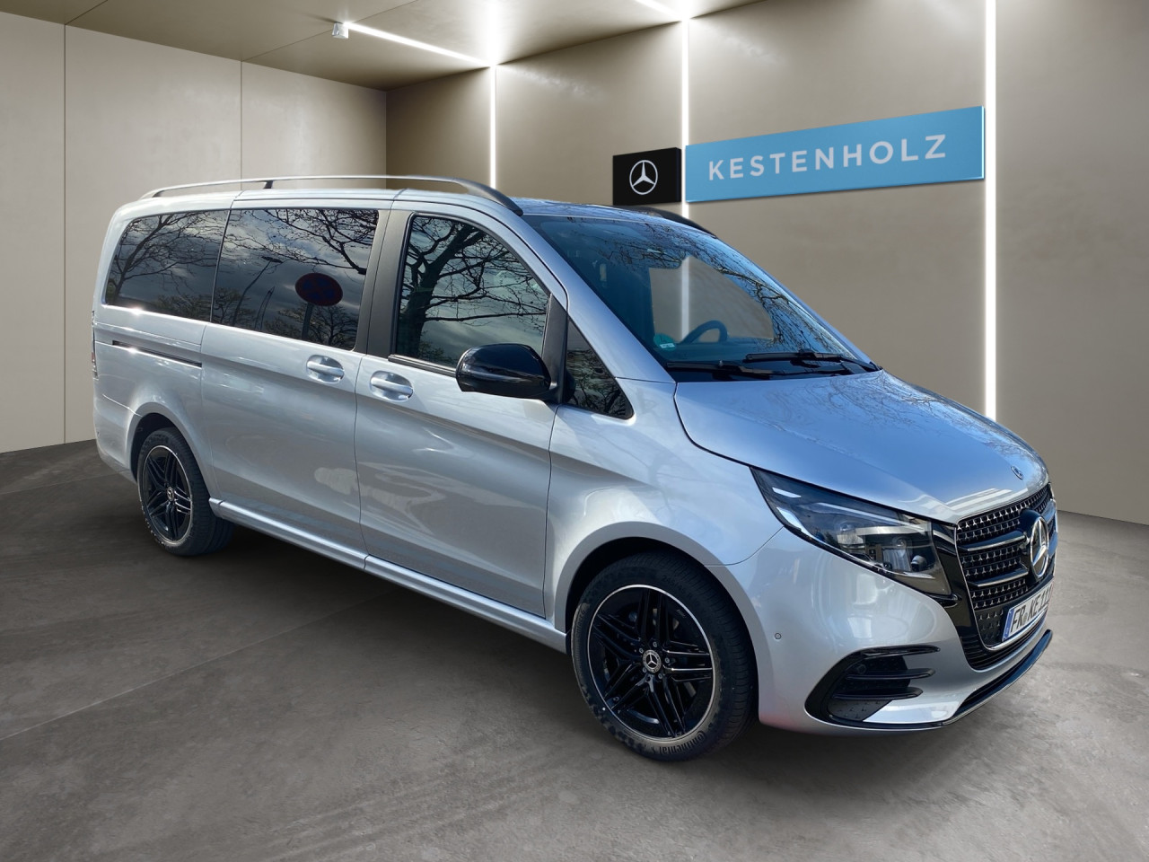 Getriebe: Automatikgetriebe 9 G-TRONIC, 9 G&auml;ngeAusstattungslinie: Style,  AMG Line InterieurAusstattungspakete: Winterpaket,  Night-Paket,  SpiegelpaketAssistenzsysteme: Fernlichtassistent,  Surround-Kamerasystem: Park-Paket mit 360&deg;-Kamera,  Fahrlichtautomatik,  DISTRONIC,  Berganfahrhilfe,  Spracheingabesystem,  M&uuml;digkeitserkennung,  Aktiver Lenk-Assistent: aktiv,  Bremsassistent,  Fahrerassistenzpaket,  Anh&auml;ngerrangierassistent,  COLLISION PREVENTION ASSIST,  ATTENTION ASSIST,  Verkehrszeichenerkennung m. Geschwindigkeitslimit-Assistent,  AutobahnassistentLicht und Sicht: Multibeam LED Scheinwerfer,  Tagfahrlicht,  Automatisch abblendender Innenspiegel,  W&auml;rmeschutzverglasung,  LichtsensorAudio &amp; Kommunikation: MBUX,  Navigationssystem,  Radio,  Digitaler Radioempfang DAB+,  zentrale Bedieneinheit: Touchpad,  AUX &amp; USB Anschluss,  Handyvorbereitung Bluetooth,  Smartphone-App Integration,  Kabelloses Laden f&uuml;r Handys,  WLAN HotspotKomfort: Widescreen Cockpit,  Klimaautomatik,  Fahrersitz h&ouml;henverstellbar,  Lordosenst&uuml;tze Fahrer/Beifahrer,  Sitzheizung Fahrer/Beifahrer,  Easy-Entry Einstiegshilfe,  Komfortsitz Fahrer/Beifahrer,  Armauflage hinten,  Standheizung: Warmwasser-Zusatzheizung, Elektrisch,  Servolenkung,  Lenks&auml;ule verstellbar,  Start-Stopp System,  Zentralverriegelung,  Fensterheber elektrisch,  EASY-PACK Heckklappe,  Getr&auml;nkehalter hintenInterieur: Sitze Stoff Santos schwarz,  Innenfarbe schwarz,  Multifunktions-Lederlenkrad,  Lenkradheizung,  Bordcomputer,  Dekoreinlagen: C1L AMG Frontsto&szlig;f&auml;nger mit Zierelementen in schwarz, F3T Zierelemente Holzoptik Olive dunkelgrau offenporig,  Bodenbelag TeppichExterieur: AGILITY CONTROL Fahrwerk,  Anh&auml;ngerkupplung Kugel abnehmbar,  Touchscreen Bedienung,  AMG Leichtmetallfelgen 19 Zoll,  Au&szlig;enspiegel elekt. verstell- &amp; anklappbar, beheizt,  Dachreling,  Schiebet&uuml;r links u. rechts elektrisch,  Notrufsystem,  Rettungsgassen-AssistentAirbags: MittelairbagSicherheit: ISOFIX Kindersitzbefestigung,  Fahrer- /Beifahrerairbag,  Kopfairbag vorn und hinten,  Seitenairbag vorn,  Traktionskontrolle,  Elektr. Stabilit&auml;tsprogramm ESP,  Reifendruckkontrolle,  Wegfahrsperre,  Au&szlig;entemperatur Anzeige,  Antiblockiersystem ABS,  Bremsverschlei&szlig;anzeige,  Notbremsassistent,  Totwinkel-AssistentWeitere Ausstattung: PRE-SAFE,  7B4 WIPPS-L&auml;nder WEU+COC,  Style-Plus-Paket,  Akustikpaket,  BlueEfficiency-PaketSonstige Ma&szlig;e und Gewichte: zul&auml;ssiges Gesamtgewicht: 3.200 kg,  Kraftstofftank: 70l,  Radstand: 3.200 mm24 Monate Garantie ab Erstzulassung. Fahrzeug hat Haltedauer. Liefertermin in Abstimmung mit dem Verk&auml;ufer. Irrt&uuml;mer und &Auml;nderungen vorbehalten