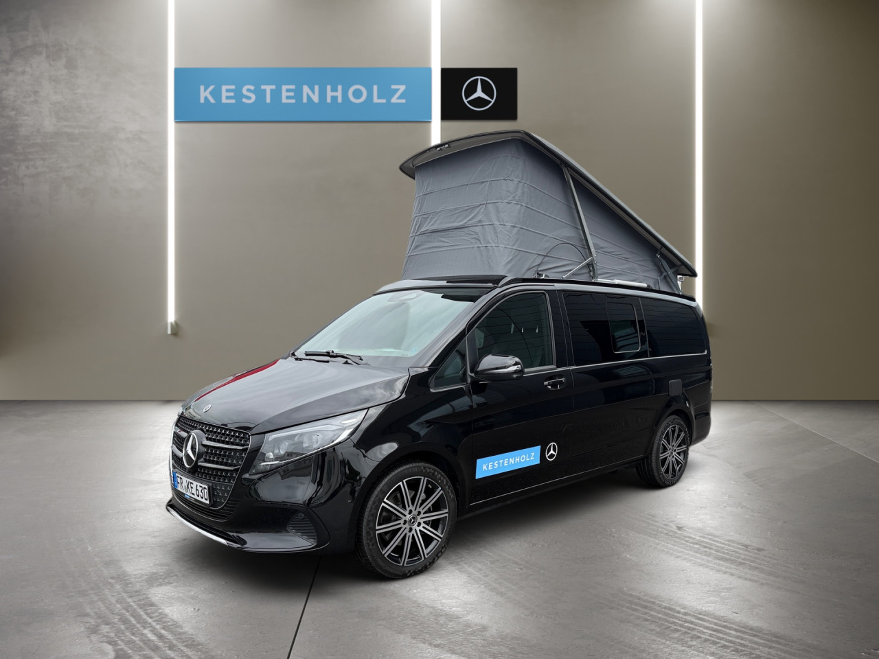 Getriebe: Automatikgetriebe 9 G-TRONIC, 9 G&auml;ngeAusstattungspakete: Ablagepaket,  Winterpaket,  Premiumpaket: Premium-Plus-Paket,  SpiegelpaketAssistenzsysteme: Fahrlichtautomatik,  DISTRONIC,  Bremsassistent,  Berganfahrhilfe,  Aktiver Lenk-Assistent: aktiv,  Fernlichtassistent,  ATTENTION ASSIST,  Surround-Kamerasystem: Park-Paket mit 360&deg;-Kamera,  Fahrerassistenzpaket,  Verkehrszeichenerkennung m. Geschwindigkeitslimit-Assistent,  AutobahnassistentLicht und Sicht: Multibeam LED Scheinwerfer,  W&auml;rmeschutzverglasung,  Ambientebeleuchtung mehrfarbigAudio &amp; Kommunikation: Navigationssystem,  Radio,  Soundsystem,  Handyvorbereitung Bluetooth,  zentrale Bedieneinheit: Touchpad,  MBUX,  Digitaler Radioempfang DAB+,  Kabelloses Laden f&uuml;r Handys,  Smartphone-App IntegrationKomfort: Armauflage hinten,  Klimaautomatik,  Lenks&auml;ule verstellbar,  Sitzheizung Fahrer/Beifahrer,  Komfortsitz Fahrer,  Standheizung: Warmwasser-Zusatzheizung,  Zentralverriegelung,  Start-Stopp System,  Lordosenst&uuml;tze Fahrer/Beifahrer,  Getr&auml;nkehalter vorn u. hinten,  Widescreen CockpitInterieur: Sitze Leder Leder Lugano schwarz MARCO POLO,  Innenfarbe schwarz,  Multifunktions-Lederlenkrad,  Dekoreinlagen: FH0 Zierelemente Klavierlackoptik schwarz,  LenkradheizungExterieur: AIRMATIC DC,  Anh&auml;ngerkupplung Kugel abnehmbar,  Leichtmetallfelgen 19 Zoll,  Au&szlig;enspiegel elekt. verstell- &amp; anklappbar, beheizt,  Notrufsystem,  Touchscreen Bedienung,  Schiebet&uuml;r rechts elektrisch,  Innenspiegel digital,  Rettungsgassen-Assistent,  AufstelldachAirbags:Sicherheit: Fahrer- /Beifahrerairbag,  Seitenairbag vorn,  Kopfairbag vorn,  Reifendruckkontrolle,  Totwinkel-AssistentWeitere Ausstattung: Z9M Edition Classic,  Dachbett,  Akustikpaket,  BlueEfficiency-Paket,  V53 Bodenbelag in Steinoptik anthrazit,  Camper Level-Control,  Ambientebeleuchtung Marco Polo-Schrankmodul,  PRE-SAFE,  Diebstahlschutz-Paket,  7B4 WIPPS-L&auml;nder WEU+COCSonstige Ma&szlig;e und Gewichte: zul&auml;ssiges Gesamtgewicht: 3.200 kg,  Kraftstofftank: 70l,  Radstand: 3.200 mm24 Monate Garantie ab Erstzulassung. Fahrzeug hat Haltedauer. Liefertermin in Abstimmung mit dem Verk&auml;ufer. Irrt&uuml;mer und &Auml;nderungen vorbehalten