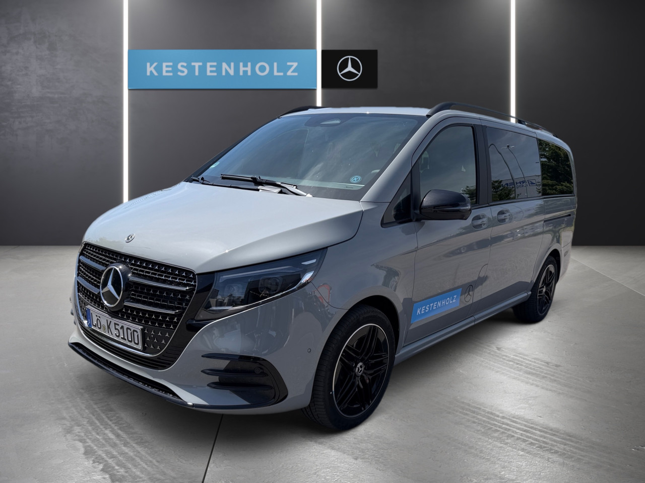 Getriebe: Automatikgetriebe 9 G-TRONIC, 9 G&auml;ngeAusstattungslinie: Ausstattungslinie Exterieur,  AMG Line InterieurAusstattungspakete: Winterpaket,  Night-Paket,  SpiegelpaketAssistenzsysteme: Fernlichtassistent,  Surround-Kamerasystem: Park-Paket mit 360&deg;-Kamera,  Fahrlichtautomatik,  DISTRONIC,  Berganfahrhilfe,  Spracheingabesystem,  M&uuml;digkeitserkennung,  Spurhalteassistent mit aktivem Lenk-Assistent,  Bremsassistent,  Fahrerassistenzpaket,  Anh&auml;ngerrangierassistent,  COLLISION PREVENTION ASSIST,  ATTENTION ASSIST,  Verkehrszeichenerkennung m. Geschwindigkeitslimit-Assistent,  AutobahnassistentLicht und Sicht: Multibeam LED Scheinwerfer,  Tagfahrlicht,  W&auml;rmeschutzverglasung,  LichtsensorAudio &amp; Kommunikation: MBUX,  Navigationssystem,  Radio,  Digitaler Radioempfang DAB+,  zentrale Bedieneinheit: Touchpad,  Burmester Surround-Soundsystem,  AUX &amp; USB Anschluss,  Handyvorbereitung Bluetooth,  Smartphone-App Integration,  Kabelloses Laden f&uuml;r Handys,  WLAN HotspotKomfort: Widescreen Cockpit,  Klimaautomatik,  Glasschiebe-Hebedach elekt.,  Fahrersitz h&ouml;henverstellbar,  Lordosenst&uuml;tze Fahrer/Beifahrer,  Sitzheizung Fahrer/Beifahrer,  Easy-Entry Einstiegshilfe,  Komfortsitz Fahrer/Beifahrer,  Armauflage hinten,  Standheizung: Warmwasser-Zusatzheizung, Elektrisch,  Servolenkung,  Lenks&auml;ule verstellbar,  Start-Stopp System,  Zentralverriegelung,  Fensterheber elektrisch,  EASY-PACK Heckklappe,  Sitzklimatisierung vorn,  Getr&auml;nkehalter hintenInterieur: Sitze Leder Leder Lugano schwarz,  Innenfarbe schwarz,  Multifunktions-Lederlenkrad,  Lenkradheizung,  Bordcomputer,  Dekoreinlagen: FB1 AMG Zierelemente, C1L AMG Frontsto&szlig;f&auml;nger mit Zierelementen in schwarz,  Bodenbelag TeppichExterieur: AGILITY CONTROL Fahrwerk,  Anh&auml;ngerkupplung Kugel abnehmbar,  Touchscreen Bedienung,  AMG Leichtmetallfelgen 19 Zoll,  Au&szlig;enspiegel elekt. verstell- &amp; anklappbar, beheizt,  Dachreling,  Schiebet&uuml;r links u. rechts elektrisch,  Notrufsystem,  Innenspiegel digital,  Rettungsgassen-AssistentAirbags: MittelairbagSicherheit: ISOFIX Kindersitzbefestigung,  Fahrer- /Beifahrerairbag,  Kopfairbag vorn und hinten,  Seitenairbag vorn,  Traktionskontrolle,  Elektr. Stabilit&auml;tsprogramm ESP,  Reifendruckkontrolle,  Wegfahrsperre,  Au&szlig;entemperatur Anzeige,  Antiblockiersystem ABS,  Bremsverschlei&szlig;anzeige,  Notbremsassistent,  Totwinkel-AssistentWeitere Ausstattung: 7B4 WIPPS-L&auml;nder WEU+COC,  PRE-SAFE,  BlueEfficiency-PaketSonstige Ma&szlig;e und Gewichte: zul&auml;ssiges Gesamtgewicht: 3.200 kg,  Kraftstofftank: 70l,  Radstand: 3.200 mm24 Monate Garantie ab Erstzulassung. Fahrzeug hat Haltedauer. Liefertermin in Abstimmung mit dem Verk&auml;ufer. Irrt&uuml;mer und &Auml;nderungen vorbehalten