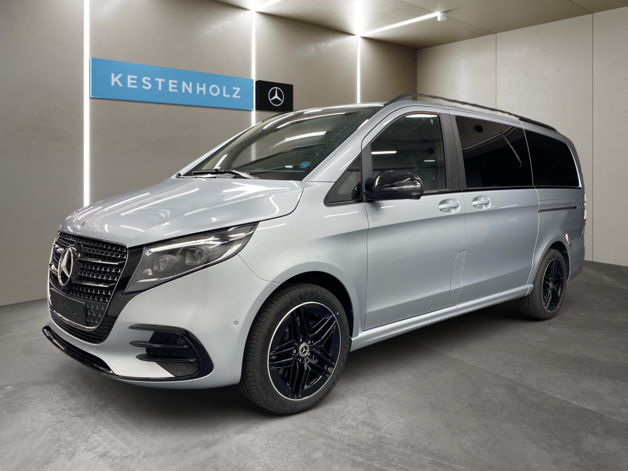 Getriebe: Automatikgetriebe 9 G-TRONIC, 9 G&auml;ngeAusstattungslinie: Ausstattungslinie Exterieur,  AMG Line InterieurAusstattungspakete: Winterpaket,  Night-Paket,  SpiegelpaketAssistenzsysteme: Fernlichtassistent,  Surround-Kamerasystem: Park-Paket mit 360&deg;-Kamera,  Fahrlichtautomatik,  DISTRONIC,  Berganfahrhilfe,  Spracheingabesystem,  M&uuml;digkeitserkennung,  Spurhalteassistent mit aktivem Lenk-Assistent: aktiv,  Bremsassistent,  Fahrerassistenzpaket,  Anh&auml;ngerrangierassistent,  COLLISION PREVENTION ASSIST,  ATTENTION ASSIST,  Verkehrszeichenerkennung m. Geschwindigkeitslimit-Assistent,  AutobahnassistentLicht und Sicht: Multibeam LED Scheinwerfer,  Tagfahrlicht,  Automatisch abblendender Innenspiegel,  W&auml;rmeschutzverglasung,  LichtsensorAudio &amp; Kommunikation: MBUX,  Navigationssystem,  Radio,  Digitaler Radioempfang DAB+,  zentrale Bedieneinheit: Touchpad,  Burmester Surround-Soundsystem,  AUX &amp; USB Anschluss,  Handyvorbereitung Bluetooth,  Smartphone-App Integration,  Kabelloses Laden f&uuml;r Handys,  WLAN HotspotKomfort: Widescreen Cockpit,  Klimaautomatik,  Fahrersitz h&ouml;henverstellbar,  Lordosenst&uuml;tze Fahrer/Beifahrer,  Sitzheizung Fahrer/Beifahrer,  Easy-Entry Einstiegshilfe,  Komfortsitz Fahrer/Beifahrer,  Armauflage hinten,  Standheizung: Warmwasser-Zusatzheizung, Elektrisch,  Servolenkung,  Lenks&auml;ule verstellbar,  Start-Stopp System,  Zentralverriegelung,  Fensterheber elektrisch,  EASY-PACK Heckklappe,  Getr&auml;nkehalter hintenInterieur: Sitze Leder Leder Lugano schwarz,  Innenfarbe schwarz,  Multifunktions-Lederlenkrad,  Lenkradheizung,  Bordcomputer,  Dekoreinlagen: C1L AMG Frontsto&szlig;f&auml;nger mit Zierelementen in schwarz, F3T Zierelemente Holzoptik Olive dunkelgrau offenporig,  Bodenbelag TeppichExterieur: AGILITY CONTROL Fahrwerk,  Anh&auml;ngerkupplung Kugel abnehmbar,  Touchscreen Bedienung,  AMG Leichtmetallfelgen 19 Zoll,  Au&szlig;enspiegel elekt. verstell- &amp; anklappbar, beheizt,  Dachreling,  Schiebet&uuml;r links u. rechts elektrisch,  Notrufsystem,  Rettungsgassen-AssistentAirbags: MittelairbagSicherheit: ISOFIX Kindersitzbefestigung,  Fahrer- /Beifahrerairbag,  Kopfairbag vorn und hinten,  Seitenairbag vorn,  Traktionskontrolle,  Elektr. Stabilit&auml;tsprogramm ESP,  Reifendruckkontrolle,  Wegfahrsperre,  Au&szlig;entemperatur Anzeige,  Antiblockiersystem ABS,  Bremsverschlei&szlig;anzeige,  Notbremsassistent,  Totwinkel-AssistentWeitere Ausstattung: 7B4 WIPPS-L&auml;nder WEU+COC,  BlueEfficiency-Paket,  PRE-SAFESonstige Ma&szlig;e und Gewichte: zul&auml;ssiges Gesamtgewicht: 3.200 kg,  Kraftstofftank: 70l,  Radstand: 3.200 mm24 Monate Garantie ab Erstzulassung. , Irrt&uuml;mer und &Auml;nderungen vorbehalten