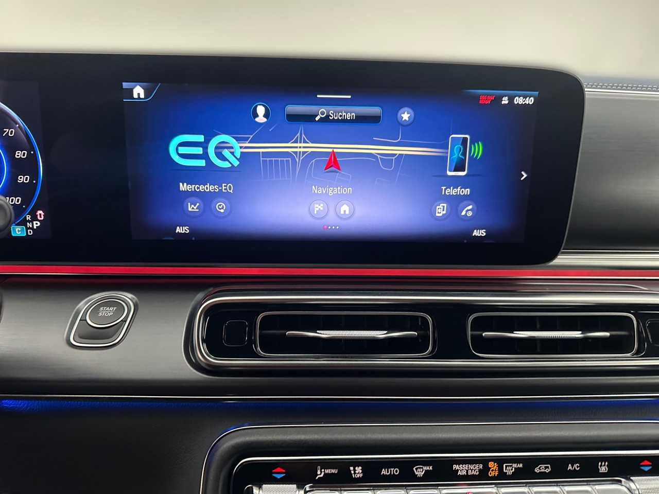 Getriebe: AutomatikgetriebeDetailangaben f&uuml;r XEV Fahrzeug: Nutzbare Batteriekapazit&auml;t: 90,0kWhAusstattungspakete: Komfort Paket: Sitzkomfort-Paket,  Optikpaket: EQV-Design-Paket Exterieur,  Spiegelpaket,  AssistenzpaketAssistenzsysteme: Fernlichtassistent: plus,  Surround-Kamerasystem: Park-Paket mit 360&deg;-Kamera,  Fahrlichtautomatik,  DISTRONIC,  Berganfahrhilfe,  Spracheingabesystem,  M&uuml;digkeitserkennung,  Spurhalteassistent,  Bremsassistent,  COLLISION PREVENTION ASSIST,  ATTENTION ASSIST,  VerkehrszeichenerkennungLicht und Sicht: Multibeam LED Scheinwerfer,  Tagfahrlicht,  Automatisch abblendender Innenspiegel,  W&auml;rmeschutzverglasung,  LichtsensorAudio &amp; Kommunikation: MBUX: High,  Navigationssystem,  Radio,  Digitaler Radioempfang DAB,  zentrale Bedieneinheit: Touchpad,  AUX &amp; USB Anschluss,  Handyvorbereitung Bluetooth,  Smartphone-App Integration,  Kabelloses Laden f&uuml;r Handys,  WLAN HotspotKomfort: Widescreen Cockpit,  Klimaautomatik,  Lordosenst&uuml;tze Fahrer/Beifahrer,  Sitzheizung Fahrer/Beifahrer,  Komfortsitz Fahrer/Beifahrer,  Armauflage hinten,  Zusatzheizung: elektrisch,  Servolenkung,  Lenks&auml;ule verstellbar,  Start-Stopp System,  Zentralverriegelung,  Fensterheber elektrisch,  EASY-PACK Heckklappe: elektr. Schiebet&uuml;r/Heckklappe,  VorklimatisierungInterieur: Sitze Stoff Voltus EQV,  Multifunktions-Lederlenkrad,  Bordcomputer,  Optikpaket Interieur: EQV-Design-Paket Interieur,  Dekoreinlagen: F3Q Zierelement EQV,  Bodenbelag TeppichExterieur: Touchscreen Bedienung,  Leichtmetallfelgen 19 Zoll,  Au&szlig;enspiegel elekt. verstell- &amp; anklappbar, beheizt,  Dachreling,  Schiebet&uuml;r links u. rechts elektrisch,  Notrufsystem,  Geschwindigkeitsbegrenzer: 160 KM/H,  Ladekabel Mode 3 (Typ 2/2),  Wechsel-/Gleichstromladesystem (AC/DC Laden): AC Laden 11 kW / DC Laden 110 kWAirbags: MittelairbagSicherheit: ISOFIX Kindersitzbefestigung,  Fahrer- /Beifahrerairbag,  Kopfairbag vorn und hinten,  Seitenairbag vorn,  Traktionskontrolle,  Elektr. Stabilit&auml;tsprogramm ESP,  Reifendruckverlust-Warnung,  Diebstahlwarnanlage,  Wegfahrsperre,  Au&szlig;entemperatur Anzeige,  Antiblockiersystem ABS,  Bremsverschlei&szlig;anzeige,  Notbremsassistent,  Akustischer Umfeldschutz,  Totwinkel-AssistentWeitere Ausstattung: US6 Einzelsitz 1. Reihe links,  US7 Einzelsitz 1. Reihe rechts,  Wartungs-Paket,  US5 3er-Sitzbank Komfort 2.Reihe,  &auml;u&szlig;erer Sitz klappbar,  V8Q Stoff Voltus EQV,  LE6 Nachtbeleuchtung Fond,  EW5 Digitales Extra: Remote und Charging Premium,  PRE-SAFE,  LB9 AusstiegsleuchtenSonstige Ma&szlig;e und Gewichte: zul&auml;ssiges Gesamtgewicht: 3.500 kg,  Radstand: 3.200 mmIrrt&uuml;mer und &Auml;nderungen vorbehalten